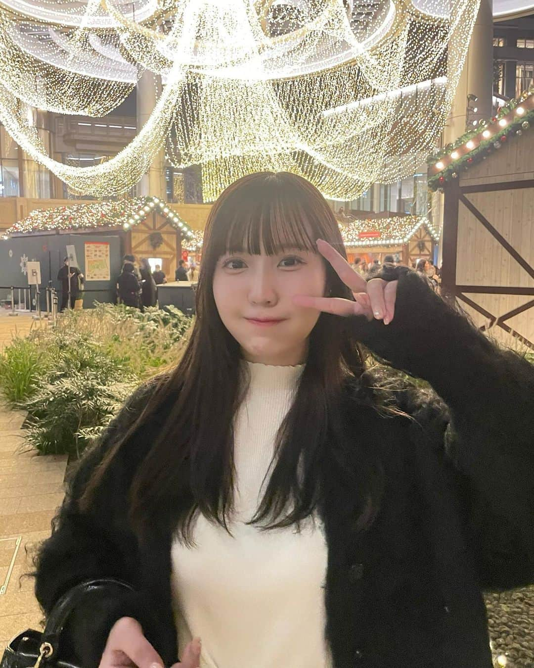 ゆりなさんのインスタグラム写真 - (ゆりなInstagram)「Christmas Market 🎄✨ . 新しくできた麻布台ヒルズ お洒落なカフェやクリスマスマーケットがあって とっても楽しかったです🥰また行きたいな🥰 . . #クリスマス#クリスマスマーケット#クリスマスデート #麻布台ヒルズ#Christmas#christmasmarket#カップル」12月16日 20時59分 - riri_yurina