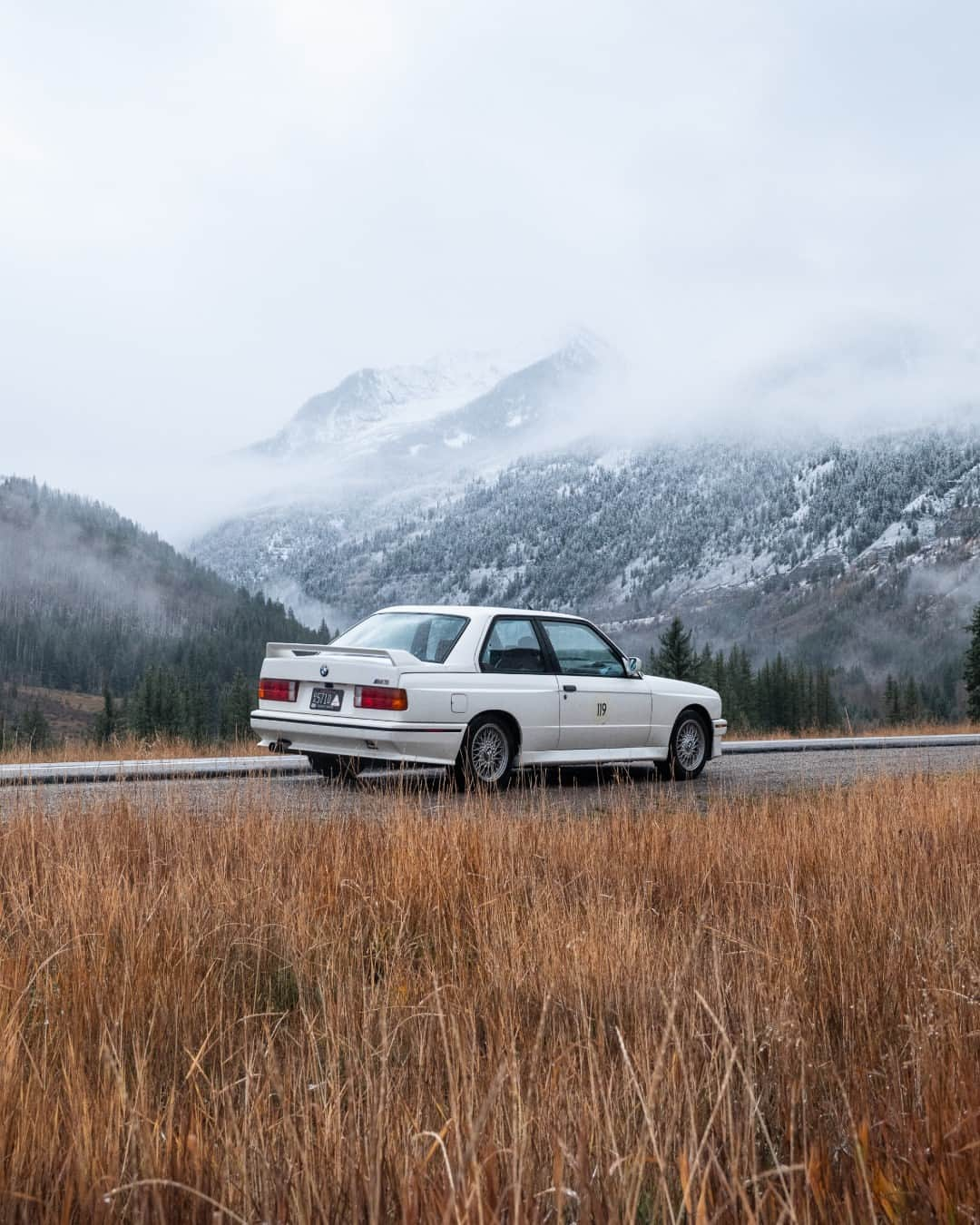 BMWのインスタグラム：「Stepping into the winter of 1988 🕰️❄️ 📸: @dave_tormey #BMWRepost   The 1988 BMW M3.  #THEM3 #BMW」