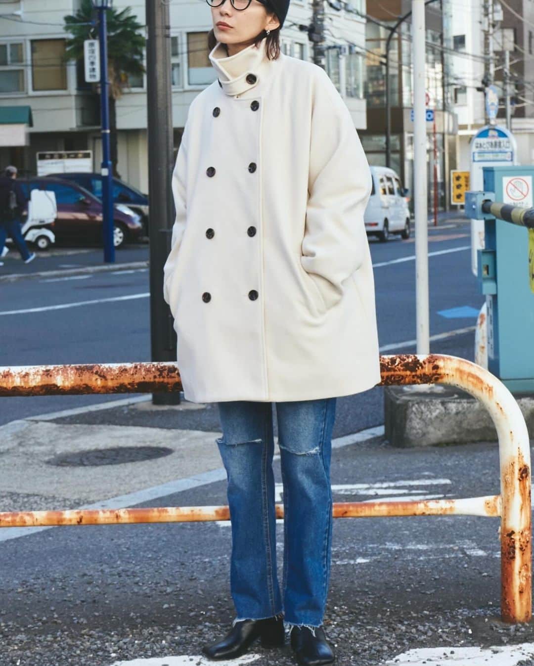 AR Holidayさんのインスタグラム写真 - (AR HolidayInstagram)「✔︎RECOMMEND OUTER 大人気3WAYコートからショート丈も登場。 コーデアイテムを選ばない万能アイテムです◎ ㅤㅤㅤㅤ ━━━━━━━━━━━━━━━ ㅤㅤㅤㅤㅤㅤㅤㅤ #スタンドカラー3WAYショートコート price/¥7,700(tax in) color/black.ivory.navy ㅤㅤㅤㅤ ━━━━━━━━━━━━━━━ ㅤㅤ ※撮影環境の加工感により、実物と色味が異なる場合がございます。 実物に近い色味はZOZOTOWNページ内画像をご参照ください。  #auntierosa#arholiday#holiday#auntierosaholiday#アンティローザホリデー#ホリデー#アンティローザ#2023AW#zozotown#zozotown購入品#ファッション #ワンマイルコーデ #イエベ #ブルベ #秋コーデ #冬コーデ#シンプルコーデ#モードカジュアル #リラックス #リラックカジュアル #大人カジュアル #大人ファッション」12月16日 21時01分 - arholiday