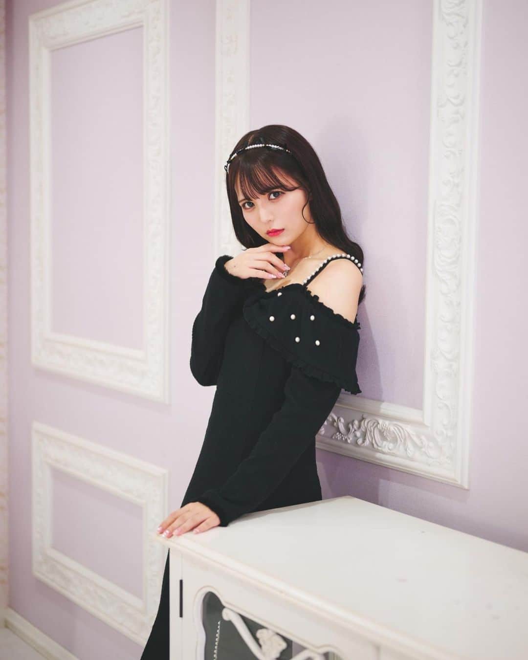 Ank Rougeのインスタグラム：「【press】  ♡Ank Rouge 2023 AW collection vol.6♡ 【 Diner♡Girl 】  公式通販サイトAilandにて公開中✨  ♡ Ladyおリボンワンピース 価格 ¥17,600  ♡パールリボンカチューシャ 価格 ¥1,980  ♡フェザーリボン レースソックス 価格 ¥5,390  ♡ ツイードリボンシューズ 価格 ¥16,500  model▶︎桜井ひかるちゃん @hikarunroll_   #ankrouge」