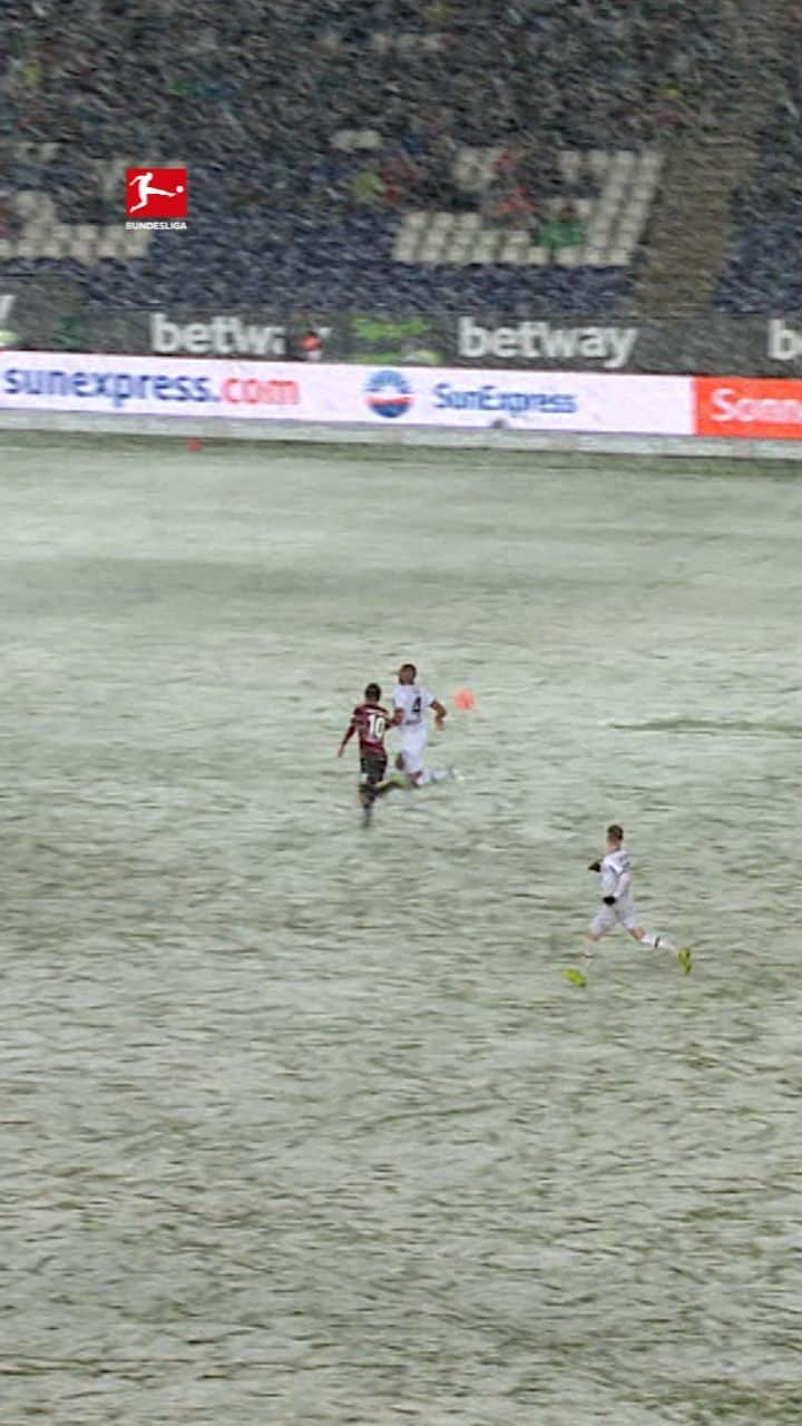 ブンデスリーガのインスタグラム：「The Power of Snow! ❄️🌨️  #Bundesliga」