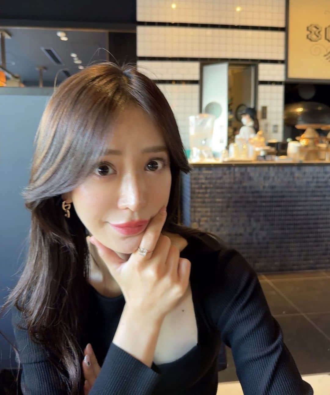 丸山悠美さんのインスタグラム写真 - (丸山悠美Instagram)「食事は... 細胞にダメージを与えない事を考えてる❣️🍽 味覚も正常になるから 食欲.満腹中枢も正常になって調子が良い✨  ・生→蒸す→煮る→炒める→焼く→揚げる の順でAGEは増える ・白米より玄米多め ・果糖ブドウ糖液糖が入ってる甘い飲料は飲まない ・ショートニングは摂らない🙅‍♀️ ・添加物の多い加工食品やハムは15秒湯煎する （でもなるべく無添加！） リン酸塩や発色剤を減らす  #30代 #30代美容 #美容好きな人と繋がりたい #食事管理  #ダイエット #無添加生活」12月16日 21時25分 - maruyumi