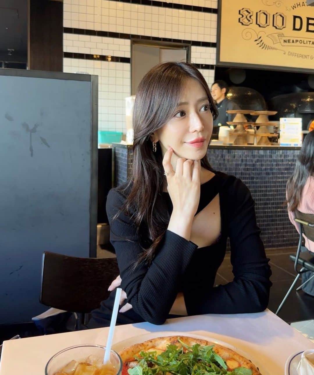 丸山悠美さんのインスタグラム写真 - (丸山悠美Instagram)「食事は... 細胞にダメージを与えない事を考えてる❣️🍽 味覚も正常になるから 食欲.満腹中枢も正常になって調子が良い✨  ・生→蒸す→煮る→炒める→焼く→揚げる の順でAGEは増える ・白米より玄米多め ・果糖ブドウ糖液糖が入ってる甘い飲料は飲まない ・ショートニングは摂らない🙅‍♀️ ・添加物の多い加工食品やハムは15秒湯煎する （でもなるべく無添加！） リン酸塩や発色剤を減らす  #30代 #30代美容 #美容好きな人と繋がりたい #食事管理  #ダイエット #無添加生活」12月16日 21時25分 - maruyumi