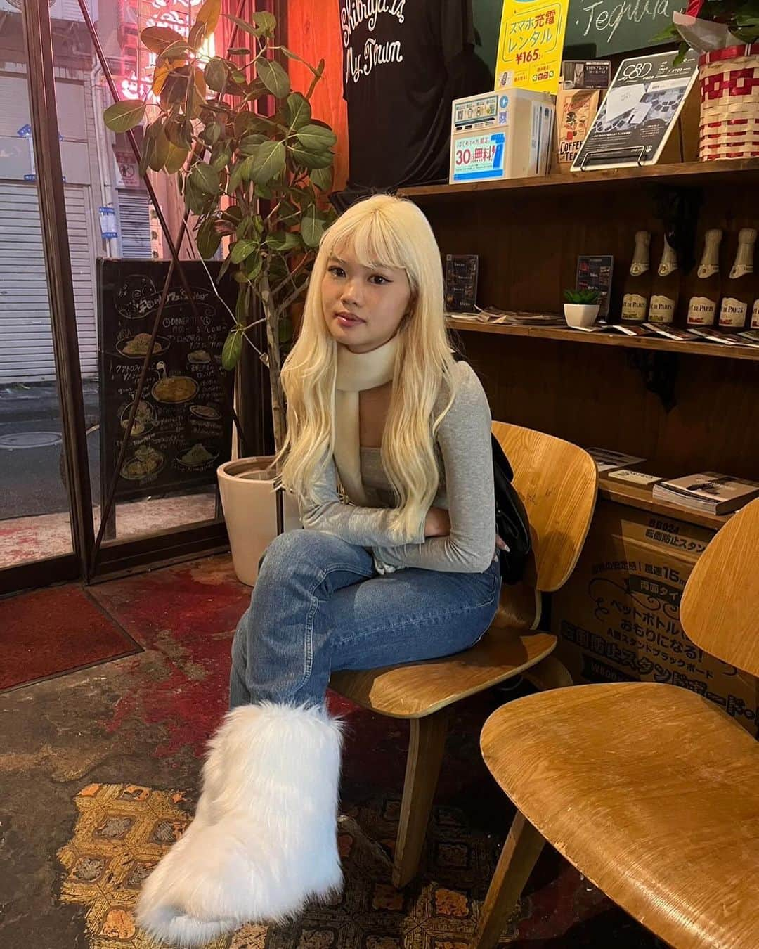 川端結愛さんのインスタグラム写真 - (川端結愛Instagram)「💇🏼‍♀️💇🏼‍♀️💇🏼‍♀️ 2023 さいご✨ @oshurichannn  リタッチ＋エクステ　ありがとうございました💕 冬休みハイトーンしたい子ぜひにーー🎀」12月16日 21時28分 - yumepote_df_14