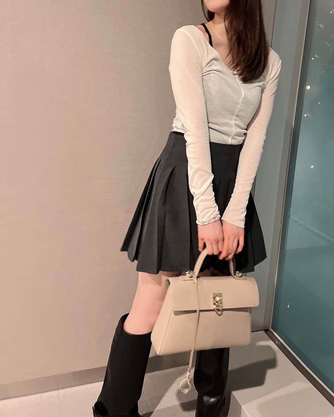 中村ゆりかさんのインスタグラム写真 - (中村ゆりかInstagram)「香港ブランドのCAFUNEカバン👜💭 フォルムも綺麗で好きなところ🌙 ブーツも可愛い〜ずっと使いそう...壊れた時のためにもう一足欲しいくらい... #pr @cafune.official @willfully_official @lurejewelryofficial」12月16日 21時28分 - yurikanakamura_official