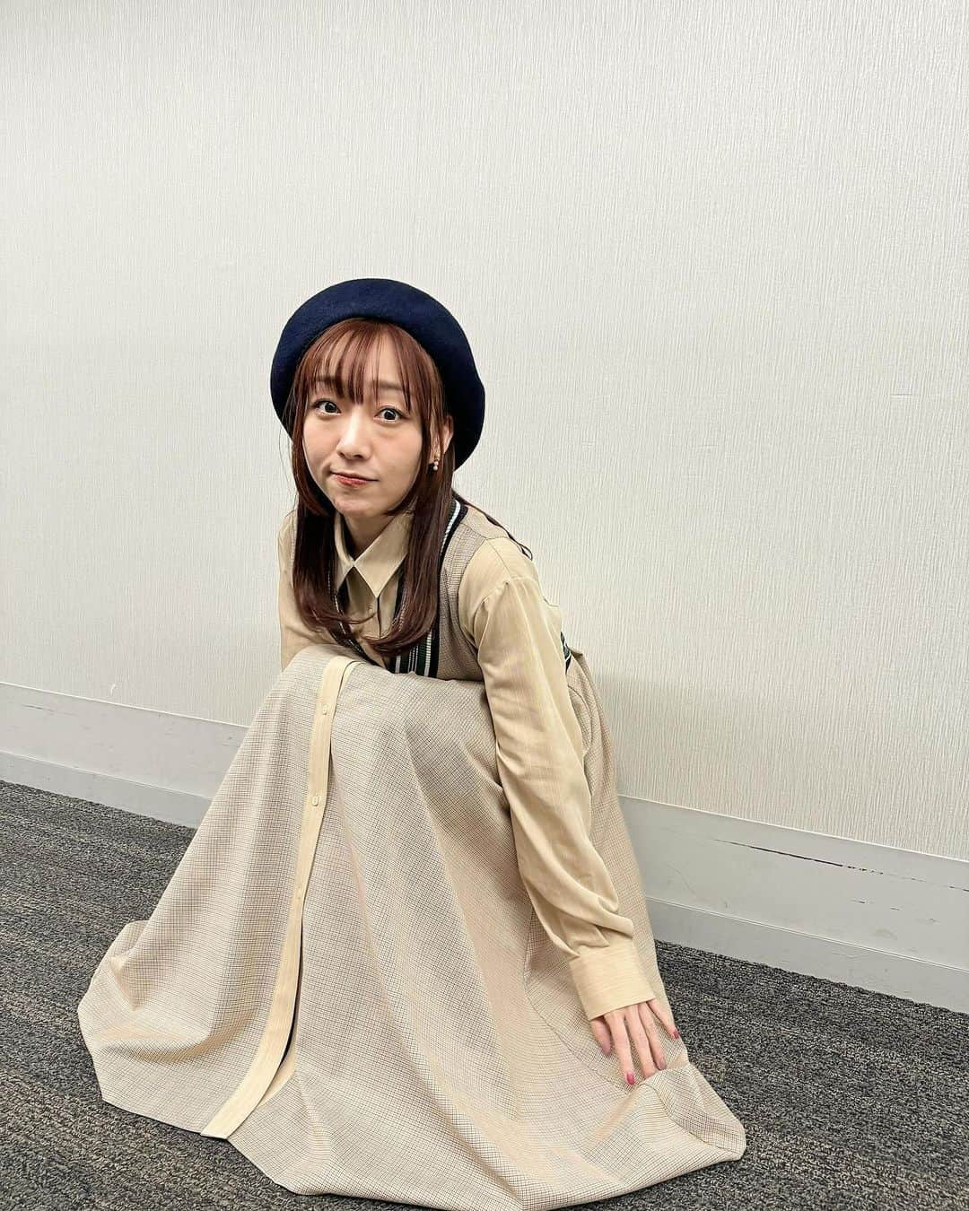 須田亜香里さんのインスタグラム写真 - (須田亜香里Instagram)「最近顔まわりを姫カット風にしたよ〜 ネイルも髪もオレンジ系が気分ですよ〜🍊 先週先々週の日曜の生放送衣装どうぞ🎨 #須田亜香里衣装 #ベレー帽 #姫カット #abema的ニュースショー #大とくさん」12月16日 21時33分 - akarisuda