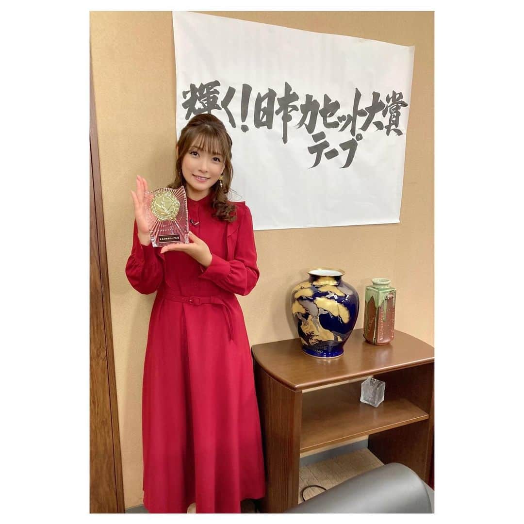 外岡えりかのインスタグラム：「. 明日、12月17日(日)21:30〜 BS12 #カセットテープミュージック 出演致します🙋‍♀️📺  今年も #日本カセットテープ大賞 をお届けすることができて嬉しいです☺️🎶  是非ご覧ください✨」