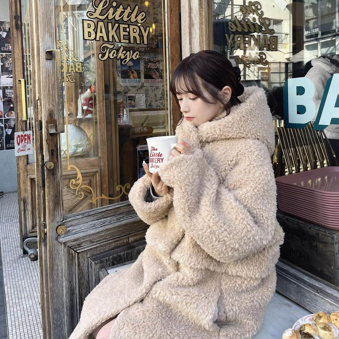 桑島 夢さんのインスタグラム写真 - (桑島 夢Instagram)「. リルのコートかわいい〜！🐻 あったかすぎるしショート丈にもできる優れもの♡ @lilambition_official   カフェ @thelittlebakerytokyo  クリスマスシーズンのドーナツも可愛い🍩🎄  #lilambition #リルアンビション#コート#ロングコート#東京カフェ#原宿カフェ#150cmコーデ」12月16日 21時49分 - yumepi23