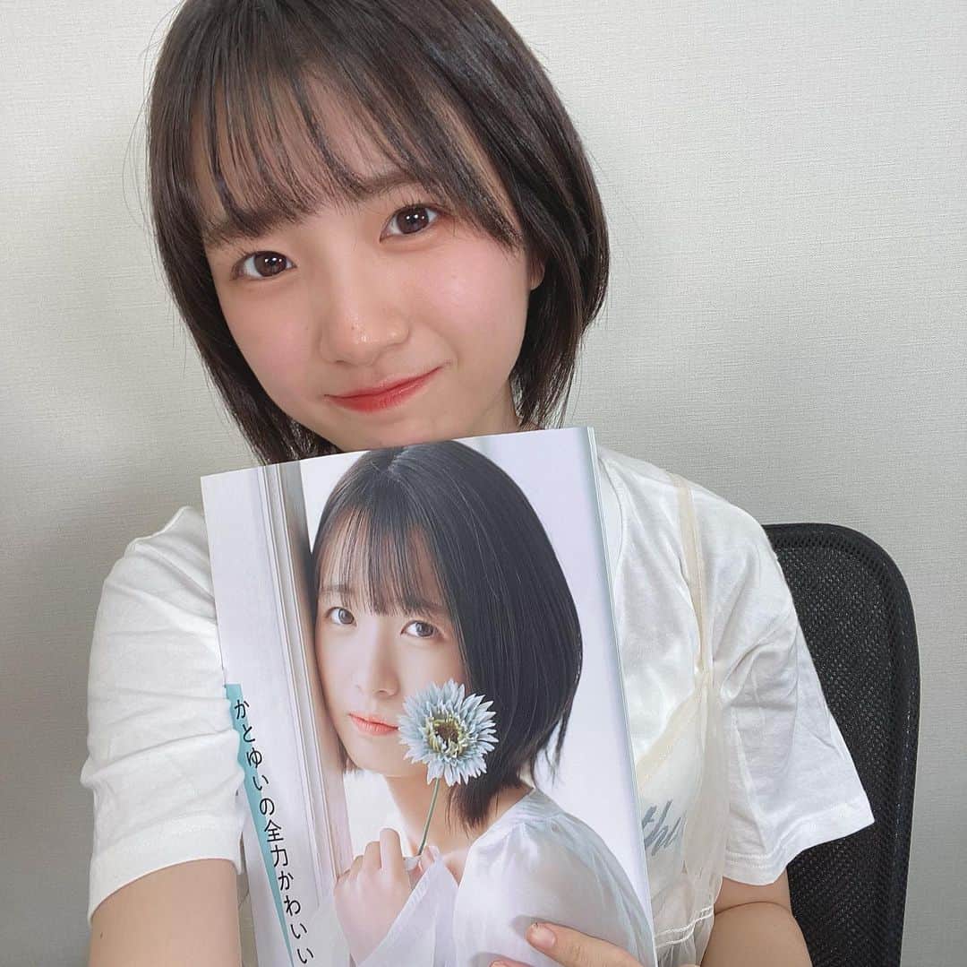 加藤結さんのインスタグラム写真 - (加藤結Instagram)「オンラインサイン会のほうも最高でございました……！ 人生初、憧れていたオンラインサイン会🥰遠くに住んでいる人などの存在もたくさん感じていたので お名前呼べる、身近に感じてもらえるタイミングどこかでないかしら〜と日々思っていました。 リアルサイン会来てくれた方のお名前も見かけたねー！！それもまた嬉しかったな……  マネさんにお話聞くと 売り切れないように発注してくれてたみたいで、私もそういう雰囲気を感じとっていたので ソールドアウトって見た時は｢バグってるわよ！！｣と思い連絡しました。 おめでとうのケーキ、どきどきしてあんまり味わえなかったけどw、幸せでした。  またこういう機会、あるといいなあ！！！！ フォトブック、届いたら、ゆっくり楽しんで貰えたらうれしいです。 あなたにとっても大切な1冊になりますようにーーーなれーーーーっっっっ」12月16日 21時59分 - ka10san_