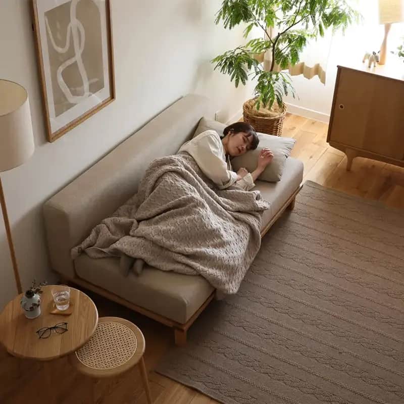 Re:CENO（リセノ）さんのインスタグラム写真 - (Re:CENO（リセノ）Instagram)「ソファーとしても、ベッドとしても使える「デイベッド」の魅力🛋️  「デイベッド」とは、名前の通り 昼間に横になることを想定してつくられた家具です。  見た目としては、ベッドよりソファーに近いため、 別名「寝椅子」とも呼ばれています。  座面や幅が大きいものが多く、 背クッションを移動できるタイプだと、 シングルベッドと同じサイズになるものも。  お昼寝をすることが多い方や、 横になってくつろぎたい方におすすめです。  また、来客があった時には、 臨時ベッドとしても活躍してくれます。  来客用の布団はないけれど、 お友達やご家族を泊めてあげなければいけない というのは、よくあるシチュエーション。  そんな時に、デイベッドがあれば 快適に一夜を過ごしてもらうことができます。  ---------------------------------------  ▼リセノで人気のデイベッド3選  ① 3人掛けソファー AGRA ② SIEVE morning daybed sofa ③ SIEVE rect unit sofa ワイドタイプ  ---------------------------------------  ●詳細は、商品タグよりチェック🔍  #receno #naturalvintage #リセノ #ナチュラルヴィンテージ #デイベッド #ソファーベッド #ソファー #AGRAソファ #AGRAソファー #リビング #インテリアショップ」12月16日 22時00分 - receno.interior