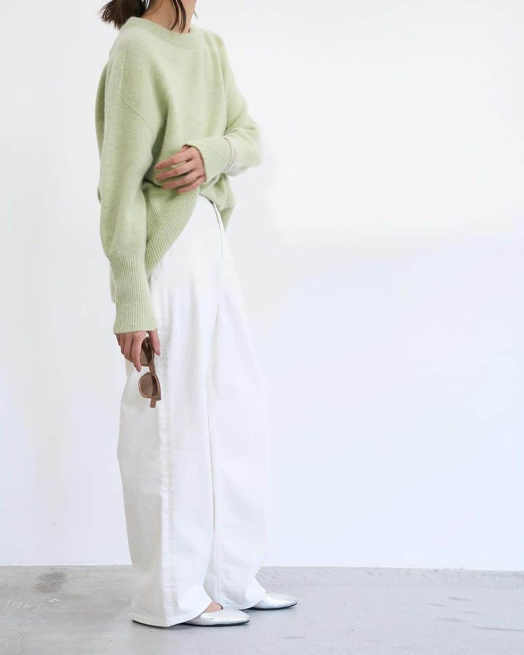 トライセクトさんのインスタグラム写真 - (トライセクトInstagram)「-ＮＥＷ　ＫＮＩＴ- ⁡  IÉNA @iena_jp 　 　 パウダリーなカラーを含む4色展開のニットが登場。 特殊な技術によって作られた国内紡績の糸を使用し、ソフトで滑らかな手触りが特徴です。エアリーな軽やかさがあり、一枚でも様になるフォルムも魅力的。 ⁡ ⁡ ⁡ ⁡ ￣￣￣￣　　 ⁡ ⁡ アンゴラミックス ワイドプルオーバー ⁡ ¥16,500(税込) Size:free Color: ホワイト,グリーン,ネイビー,ブルー B No. 23080900717040 ⁡ ⁡ ⁡  ⁡  　　 　 ＿＿＿＿＿＿＿＿＿＿＿＿＿🏷️ ⁡ いつも投稿をご覧いただきありがとうございます！ ベイクルーズ公式インスタグラムでは WOMEN & MENの新作情報を毎日配信中📷 是非フォローしてね ♪ ▼▼▼ @baycrews ＿＿＿＿＿＿＿＿＿＿＿＿＿＿ ⁡ #baycrews #iena #ベイクルーズ #イエナ#カラーニット#ニットコーデ#パンツコーデ #デニムコーデ #大人コーデ  #着回し #着回しコーデ  #トレンドコーデ #スタッフコーデ #スタイリング#着回し術#着こなし術#レイヤードコーデ #レイヤード#リアルバイ #リアルコーデ#冬コーデ」12月16日 22時01分 - baycrews