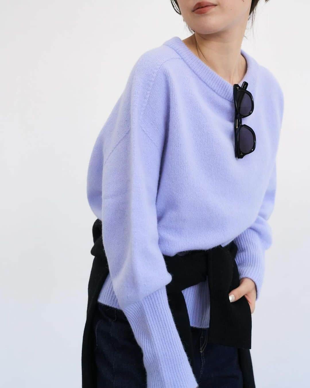トライセクトさんのインスタグラム写真 - (トライセクトInstagram)「-ＮＥＷ　ＫＮＩＴ- ⁡  IÉNA @iena_jp 　 　 パウダリーなカラーを含む4色展開のニットが登場。 特殊な技術によって作られた国内紡績の糸を使用し、ソフトで滑らかな手触りが特徴です。エアリーな軽やかさがあり、一枚でも様になるフォルムも魅力的。 ⁡ ⁡ ⁡ ⁡ ￣￣￣￣　　 ⁡ ⁡ アンゴラミックス ワイドプルオーバー ⁡ ¥16,500(税込) Size:free Color: ホワイト,グリーン,ネイビー,ブルー B No. 23080900717040 ⁡ ⁡ ⁡  ⁡  　　 　 ＿＿＿＿＿＿＿＿＿＿＿＿＿🏷️ ⁡ いつも投稿をご覧いただきありがとうございます！ ベイクルーズ公式インスタグラムでは WOMEN & MENの新作情報を毎日配信中📷 是非フォローしてね ♪ ▼▼▼ @baycrews ＿＿＿＿＿＿＿＿＿＿＿＿＿＿ ⁡ #baycrews #iena #ベイクルーズ #イエナ#カラーニット#ニットコーデ#パンツコーデ #デニムコーデ #大人コーデ  #着回し #着回しコーデ  #トレンドコーデ #スタッフコーデ #スタイリング#着回し術#着こなし術#レイヤードコーデ #レイヤード#リアルバイ #リアルコーデ#冬コーデ」12月16日 22時01分 - baycrews
