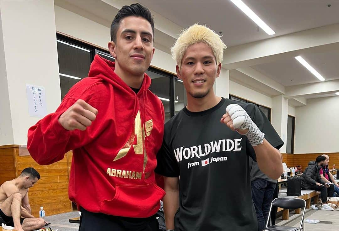 原口健飛さんのインスタグラム写真 - (原口健飛Instagram)「2R逆転KOで勝ちました🔥 ヴィダレス選手流石GLORY1位ほんまに強かったです。 戦ってくれて日本に来てくれてありがとう！  この勢いでGLORYの王者に絶対になります。 これからも最強そして強さを目指して頑張るので期待と応援宜しくお願いします！ #RISE_WS2023」12月16日 22時31分 - h_k_fft