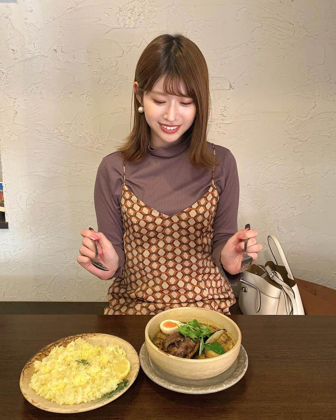 佐藤朱さんのインスタグラム写真 - (佐藤朱Instagram)「最近、 カレーはスープカレー派🍛 宮城にもお店増えるといいな〜✨ #懐かしの北海道旅行の思い出 #北海道 #スープカレー #カレー #旅行」12月16日 22時36分 - akari_miyagi