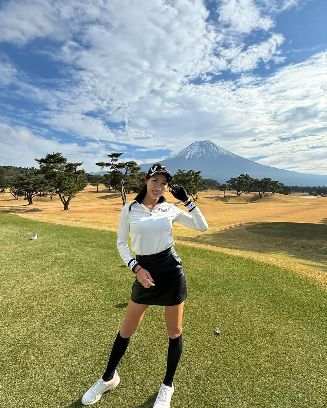 yurieさんのインスタグラム写真 - (yurieInstagram)「富士山が映えてだので🗻たくさん写真撮ってもらった😄　  #cpg #cpggolf #ジーピージー　#cpgコーデ　#ゴルフ女子　#ゴルフ男子　#ゴルフ　#golfcoordinate  #pr #golf #golfswing #golffashion  #golfwear #golfoutfit #ゴルフ好き #ゴルフ初心者 #ゴルフ練習 #ゴルフ女子 #ゴルフ男子 #ゴルフ上手くなりたい #ゴルフ好きと繋がりたい#ゴルフウェアー  #ゴルフスイング #골프 #ゴルフコーデ #スポーツ女子 #ゴルフ旅 #高尔夫球 #กอล์ฟ  #ゴルフ旅行」12月16日 22時38分 - yurie808golf