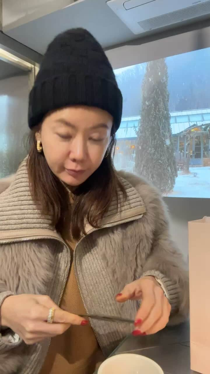 アン・ソニョンのインスタグラム：「눈오능거 보여드리거싶어서 갑분 #라방맛집」