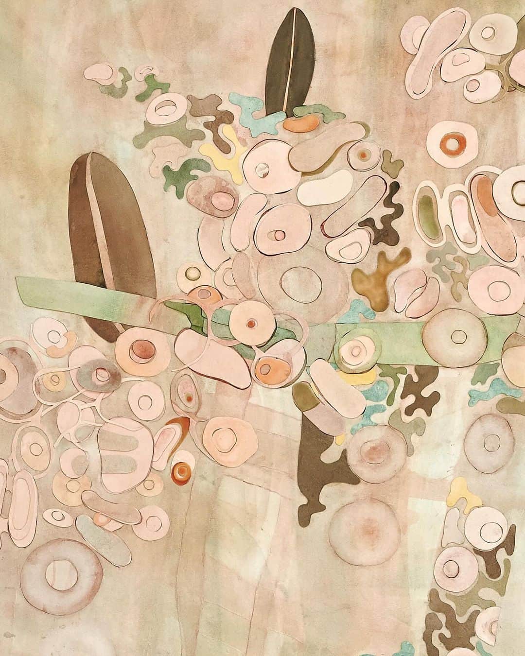 ガゴシアン・ギャラリーのインスタグラム：「Wishing a happy birthday to Ellen Gallagher, who was born on this day, December 16, in Providence, Rhode Island!  Gallagher’s first solo exhibition in Amsterdam, titled “All of No Man’s Land Is Ours,” is on view at Stedelijk Museum (@stedelijkmuseum). The installation reflects the diversity of the artist’s practice in which painting, cut and carved rubber, crumpled notebook papers, and metal beaten to an airy thinness intertwine in a dynamic relationship. This work, which is part of Gallagher’s ongoing series “Watery Ecstatic” (2001–), is featured in the show. Follow the link in our bio to learn more.  __________ #EllenGallagher #Gagosian  Ellen Gallagher, “Watery Ecstatic,” 2018 © Ellen Gallagher. Photo: Thomas Lannes (@lannes.thomas)」