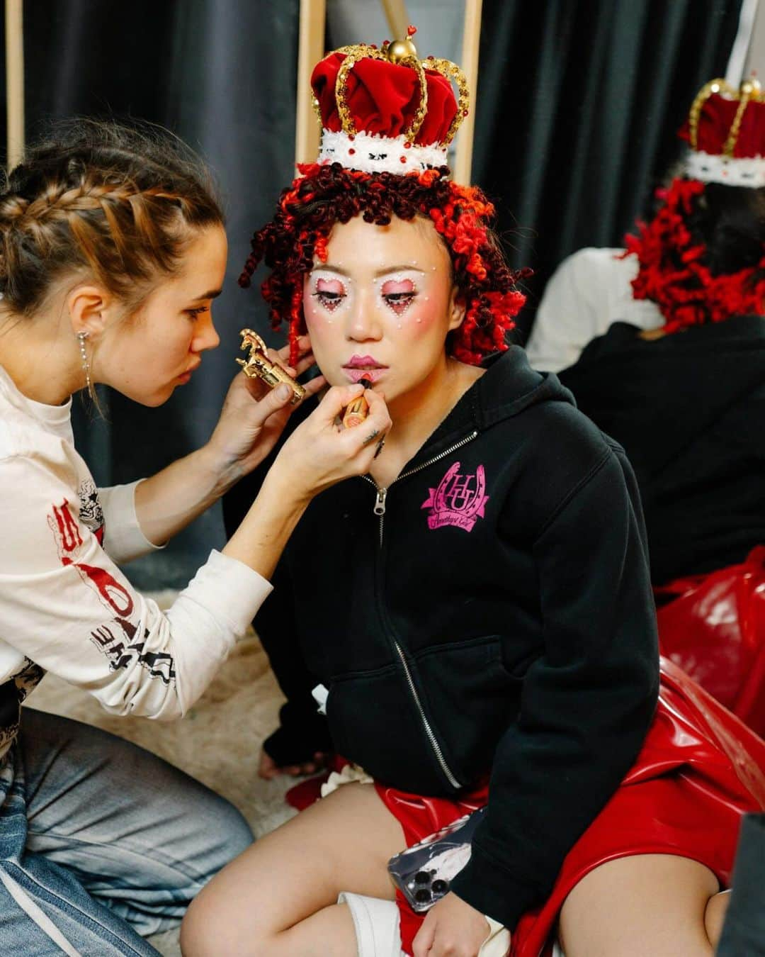 New York Times Fashionさんのインスタグラム写真 - (New York Times FashionInstagram)「Sukeban is a new women’s wrestling league featuring Japanese performers — the first of its kind in the U.S. It is one of many leagues dedicated to Japanese women’s wrestling, where athletes often perform theatrical, hard-hitting punches and clever defenses while telling a story with their moves and costumes.   Sukeban places a particular emphasis on fashion, and well-known designers, including Olympia Le-Tan, a founder of the league and its creative director, helped to produce the costumes and props with the hope of appealing to an audience unfamiliar with the sport.  Notable artists have created memorable looks for the matches. @olympialetan, who has her own housewares and accessories line and has worked with Marc Jacobs, designed the costumes. @stephenjonesmillinery, the British milliner whose clients have included Lady Gaga and Diana, Princess of Wales, made the headpieces. @marcnewsonofficial, an Australian industrial designer who is represented by Gagosian, created the championship belt.  Read more about the unique form of Japanese wrestling that mixes fashion and theatrics at the link in our bio. Photos by Martina Tuaty for The New York Times」12月16日 22時45分 - nytstyle