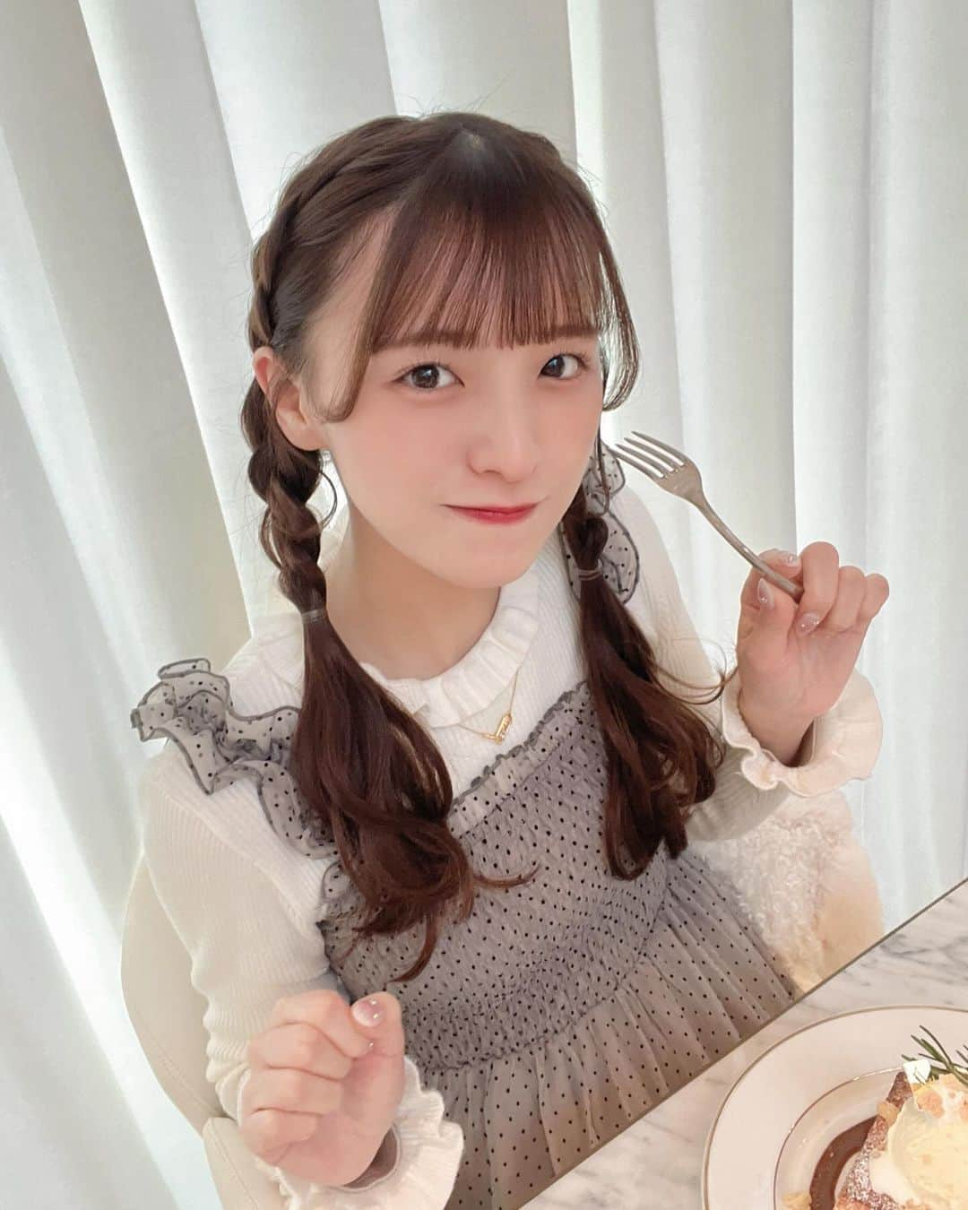 茉城奈那のインスタグラム：「沢山食べるけど好きになってほしいー🫶🏻 ⁡ 渋谷と代官山の間くらいにあるカフェに行ったの〜🥺 お店の名前思い出したら追記するね、、 ⁡ ⁡ ⁡ ⁡ ⁡ ⁡ #アイドル #地下アイドル #idol #ınstagood #ヘアアレンジ #編み込み #編み込みアレンジ #ツインテールアレンジ #ピンクブラウン #ブラウンカラー #グレージュ #渋谷カフェ」