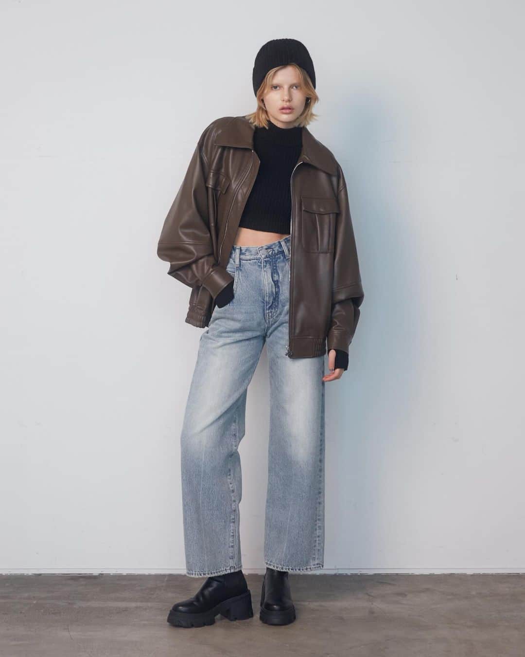 EMODAさんのインスタグラム写真 - (EMODAInstagram)「ㅤㅤㅤㅤㅤㅤㅤㅤㅤㅤㅤㅤ Pre order item  ・ FAKE LEATHER OVER BLOUSON ￥ 12,980 tax'in(1月発売予定) ・ HIGH NECK CROP KNIT ￥ 5,940 tax'in(1月発売予定) ・ LOOSE WIDE H/W JEANS ￥ 12,980 tax'in(1月発売予定) ・ SIDE GORE HEEL BOOTS ￥ 14,080 tax'in(発売中) ・ COMPACT KNIT CAP ￥ 4,950 tax'in(1月発売予定) ＿＿＿＿＿＿＿＿＿＿＿＿＿＿＿＿＿＿＿＿＿＿＿＿  ■FLYING SALE max70%OFF！！一足先に人気アイテムがSALE価格に！  ■NEW ITEM POINT×15 >12/1(fri)12:00-12/21(THU)23:59  ＿＿＿＿＿＿＿＿＿＿＿＿＿＿＿＿＿＿＿＿＿＿＿＿  詳細は( @emoda_official )のTOPのURL,storiesチェック✔️  ㅤㅤㅤ ㅤㅤㅤㅤㅤㅤ #EMODA #フェイクレザーブルゾン #オーバーサイズブルゾン #ワイドデニム #デニムコーデ #冬コーデ #RUNWAYchannel #2024 #January #winter @emoda_snap」12月16日 23時09分 - emoda_official