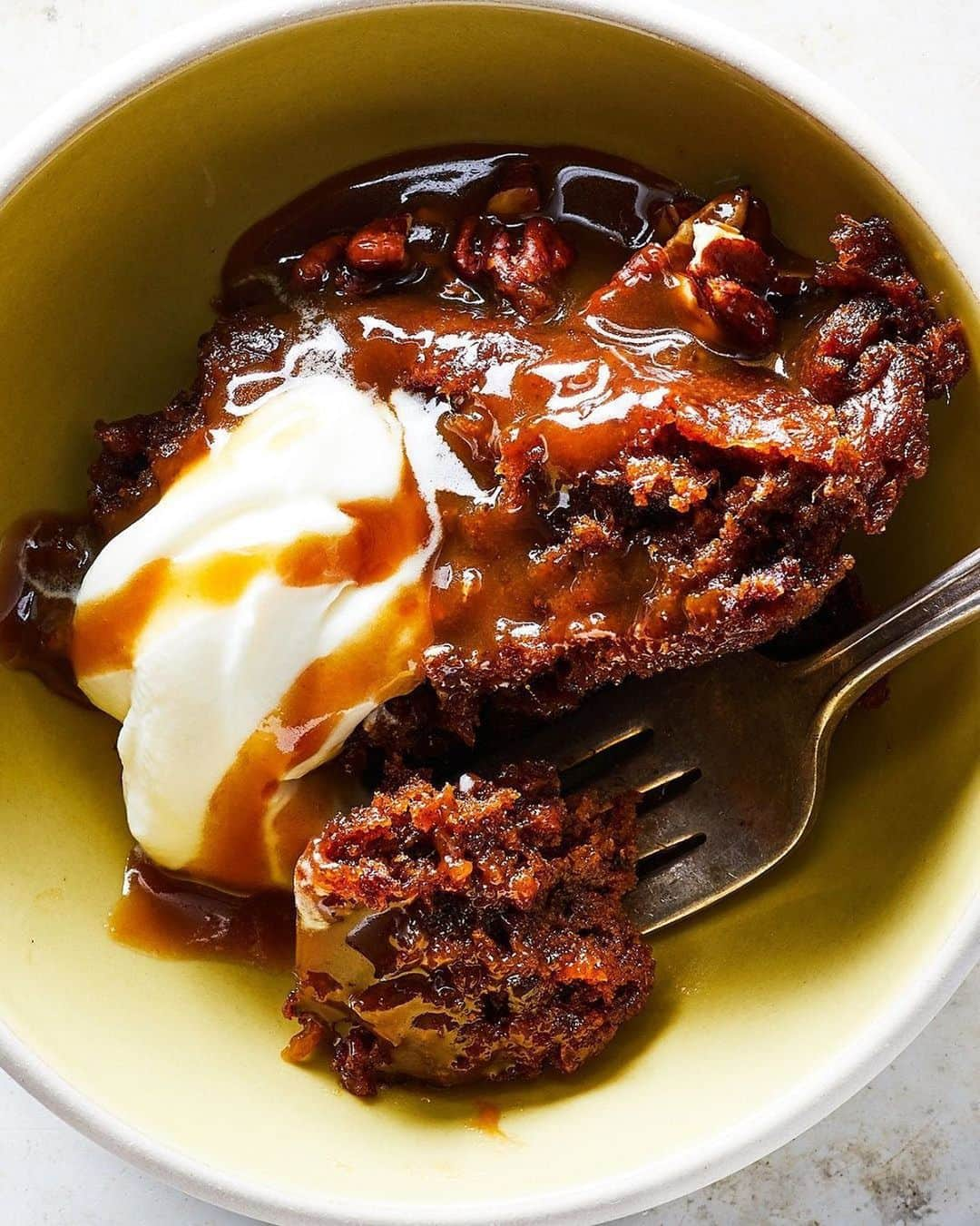 ニューヨーク・タイムズさんのインスタグラム写真 - (ニューヨーク・タイムズInstagram)「You can, and absolutely should, make Sticky Toffee Pudding in your slow cooker. Get @sarahedigregorio's recipe at the link in bio. Photo by @juliagartland, with food styling by @itsalislagle」12月16日 23時03分 - nytimes