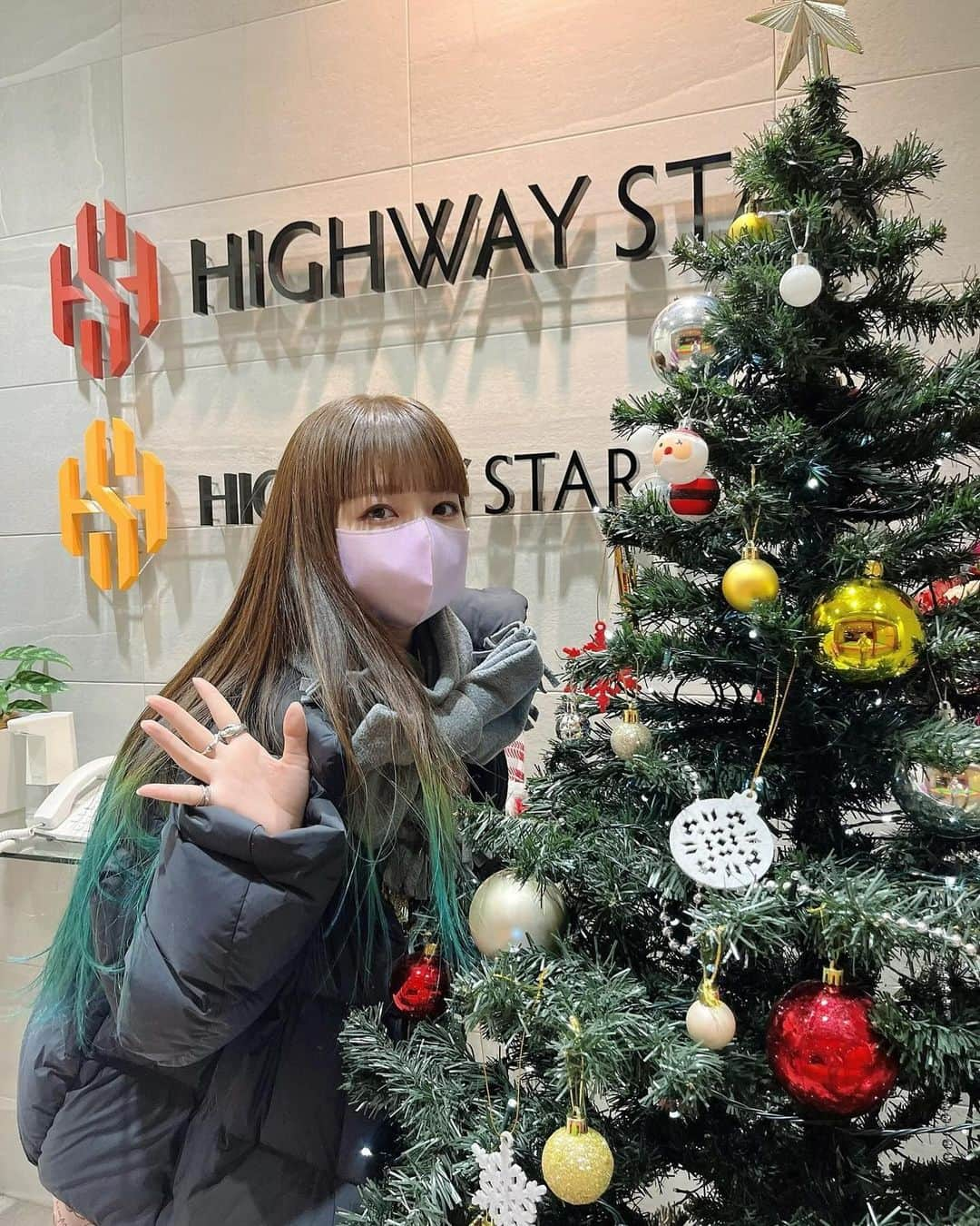 春奈るなさんのインスタグラム写真 - (春奈るなInstagram)「12月24日20時からFC限定の生配信を行います🥳✨ 視聴の仕方などの詳細はまた後日お知らせするね！  プラットフォームはYouTube Liveの予定だよ🥰 ご飯食べたりケーキとかお菓子食べたりしながら見るのもいいかも🎄✨  #merrychristmas 🎄✨」12月16日 23時06分 - lunaharuna_official