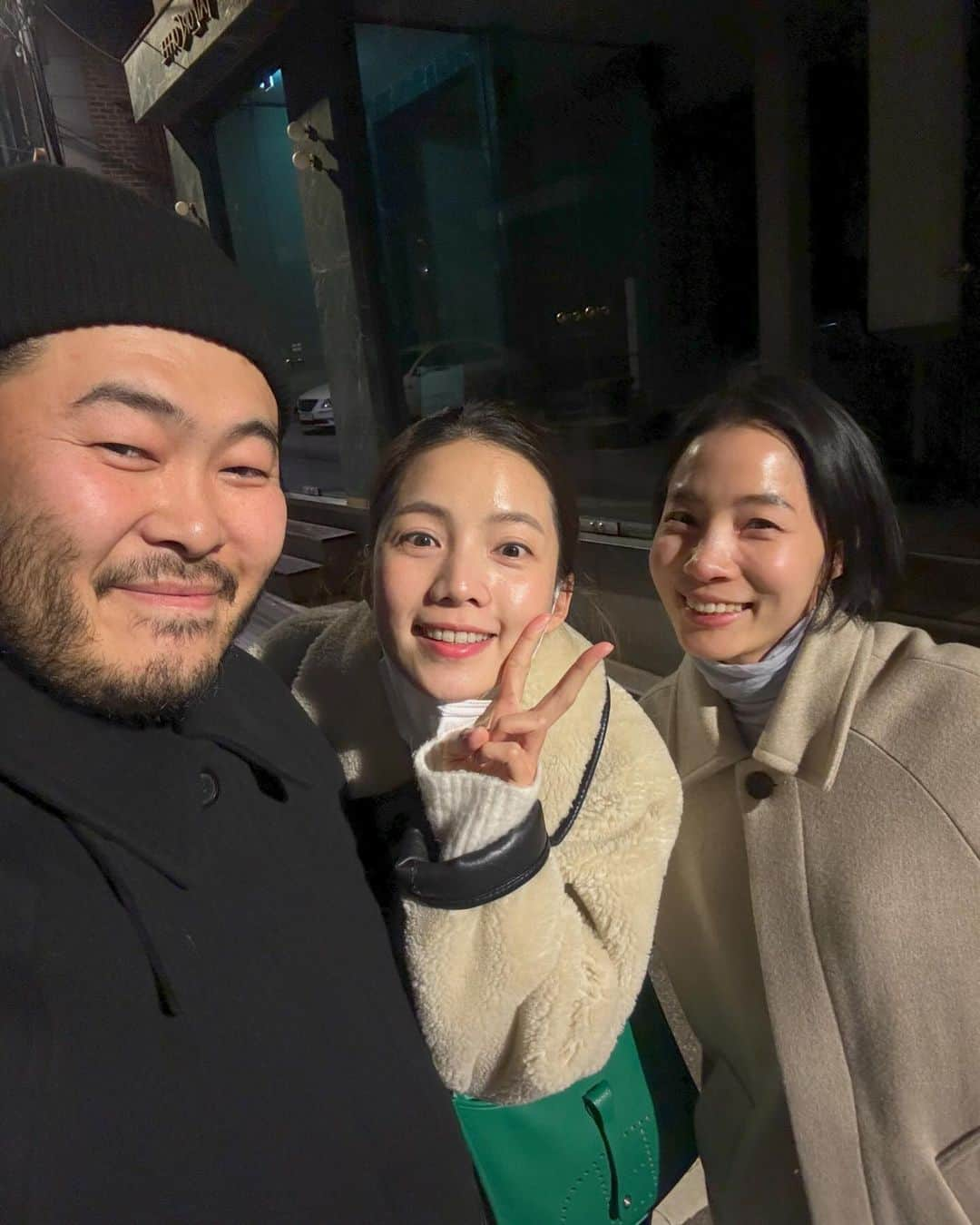 キム・ギバンのインスタグラム：「. 우리끼리 조촐하고 오붓하게 송년회^^ 올 해 정말 고생한 그라운드플랜 대표,부대표 밥사주기! 내가 사랑하는 사람들🩶 내년에 더더 힘내고 잘되자~~ . #그라운드플랜 #일등미스트 #미스트 #기초화장품」