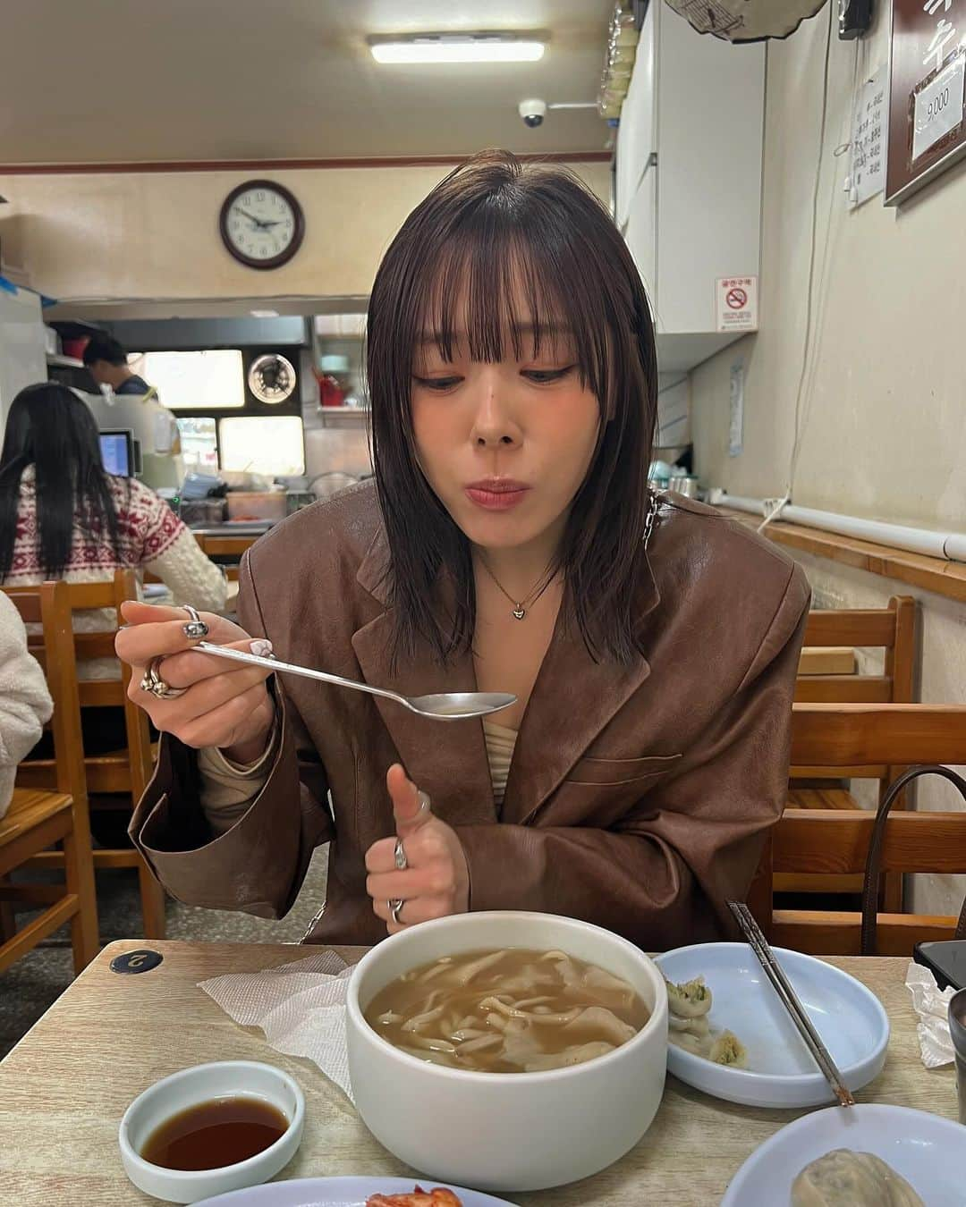 アシュリさんのインスタグラム写真 - (アシュリInstagram)「been stuffing my face bc i’m getting ready to hibernate 🐻💤 wake me up when winter’s over pls 겨울잠 잘 준비중 ( ⁻(❢)⁻ )」12月16日 23時30分 - ashleybchoi