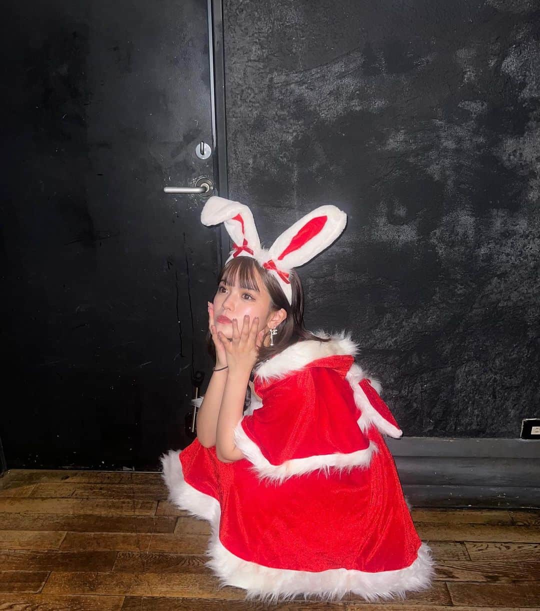 村山優香さんのインスタグラム写真 - (村山優香Instagram)「クリスマスイベント本当にありがとう☺️ 1部目の衣装♡♡うさ耳は恥ずかしい笑 北海道、広島、京都、大分、、、 などなど、 本当に遠方から来てくださってる方々が沢山で本当に感謝してもしきれないです🥲 はじめてのファンミで至らない点も沢山あったと思うけど、 みなさん暖かくて、⸜❤︎⸝‍ また会いに来てね💭  #サンタコス   #クリスマスイベント   #ファンミ」12月16日 23時32分 - murayama_yuuka_official