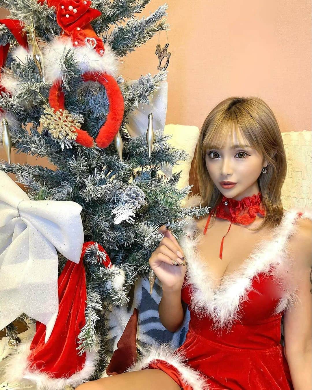 marinさんのインスタグラム写真 - (marinInstagram)「@dress_tika 今年のサンタコスはtika🎄❤️ ワンピース👗みたいで可愛いくて セクシーサンタになれるょ🫦❤️ チェックしてみてね❤️ みんなのクリスマス🎄なにするの？ 気になる〜🫣教えて！😳 あと、クリスマスの思い出も聞きたいな😻」12月16日 23時37分 - maririn__78