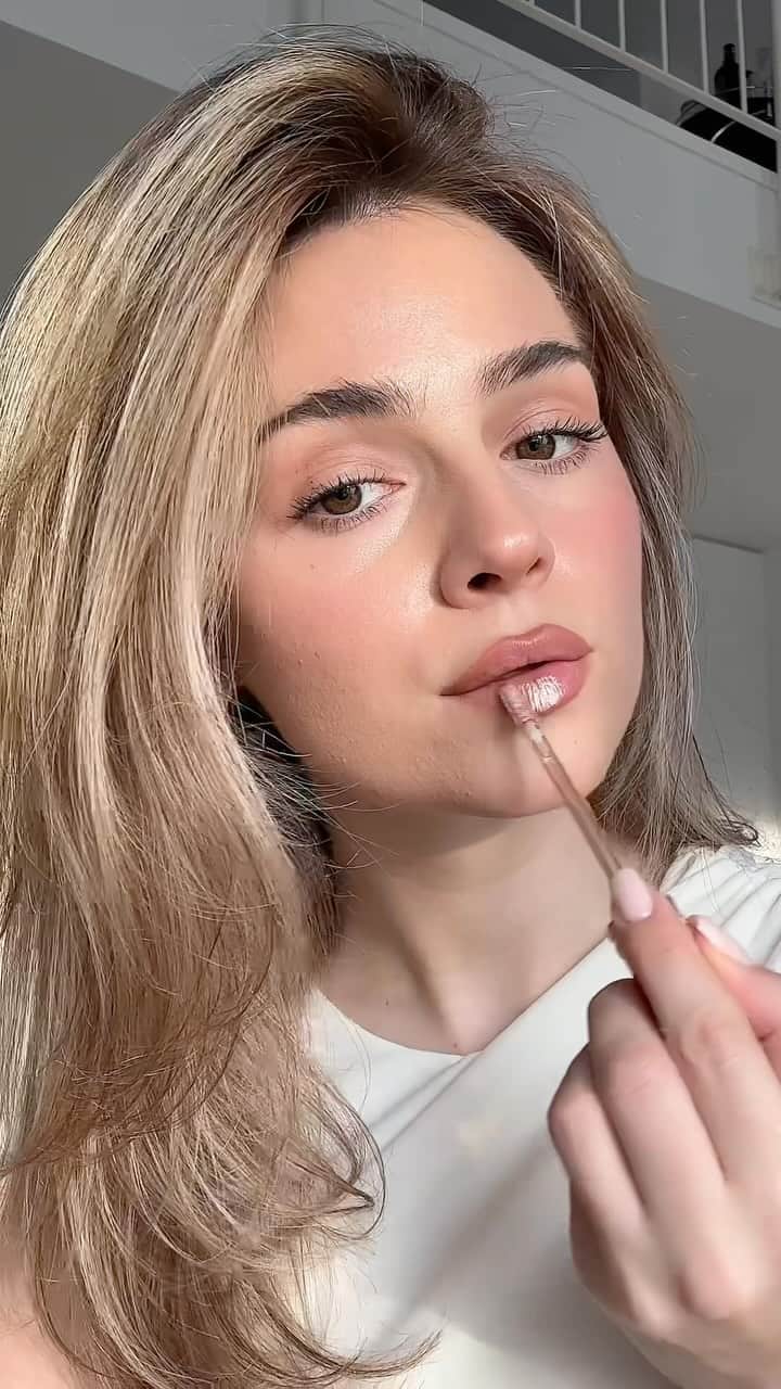 Jessy Hartelのインスタグラム：「Lips of the day 🎀💕」