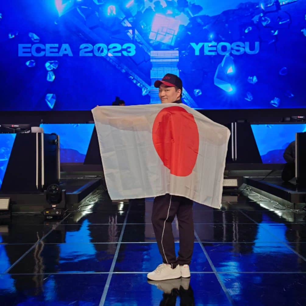 Mayagekaのインスタグラム：「ECEA2023 日本代表 eFootball部門優勝 🏆 🇯🇵  今回はコーチとして代表チームに帯同する初の試みだったけど良い結果が出てよかった！！  #ECEA2023 #eFootball #日本代表」
