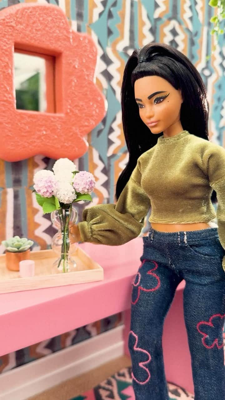 バービーのインスタグラム：「Artist, designer, author, and founder of @thejungalow, @justinablakeney talks us through her inspiration to create her one-of—a-kind DreamHouse for @BarbieStyle. 💚 #barbie #barbiestyle #barbiedreamhouse」