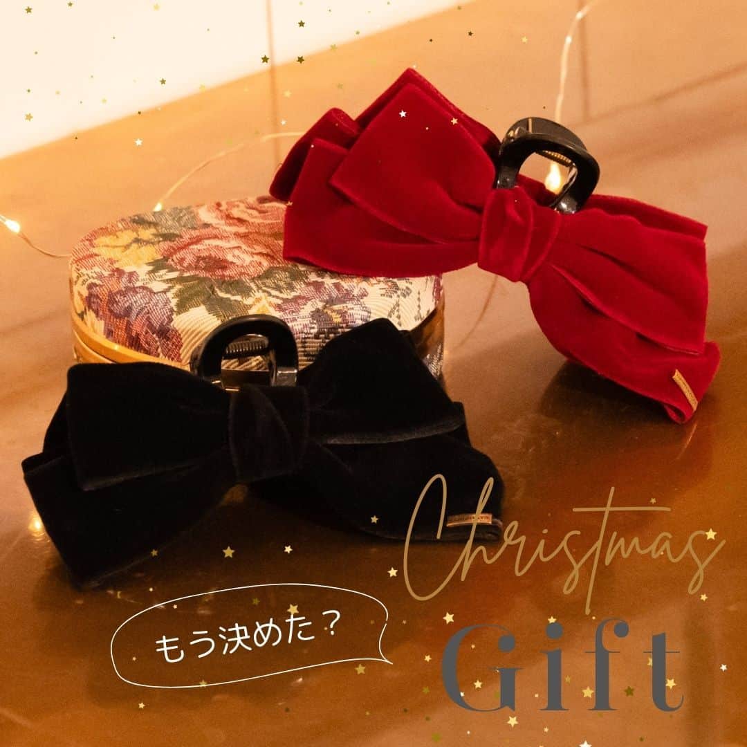 chille anapさんのインスタグラム写真 - (chille anapInstagram)「❄Holiday GIFT collection❄  クリスマスGIFTにピッタリな ちょっとした小物をまとめてご紹介🧸🎁 身に着けるだけで気分があがるあったかアイテムも❄ 友達へのプレゼントや自分へのご褒美にもいかが♡？  その他アイテムも嬉しいSALE中‼️ ONLINEサイトをCHECK✨ ・ ・ ・ ・ ▼ONLINE SHOPはプロフィールのリンクよりご覧いただけます。 @chilleanap_official ・ ・ ・  #chille #chilleanap #チル #anap #fashion #ファッション #クリスマス #クリスマス雑貨 #トレンド #韓国ファッション #クリスマス女子会 #クリスマスギフト #コーデ #コーディネート #クリスマスパーティー #クリスマスコーデ #リボン #クリスマス会 #クリスマスマーケット #デート服 #プチプラ #プチプラ部 #セール #セール中 #SALE #シンプルコーデ #おしゃれ #デートコーデ #キラキラ #プチプラコーデ」12月17日 10時00分 - chilleanap_official