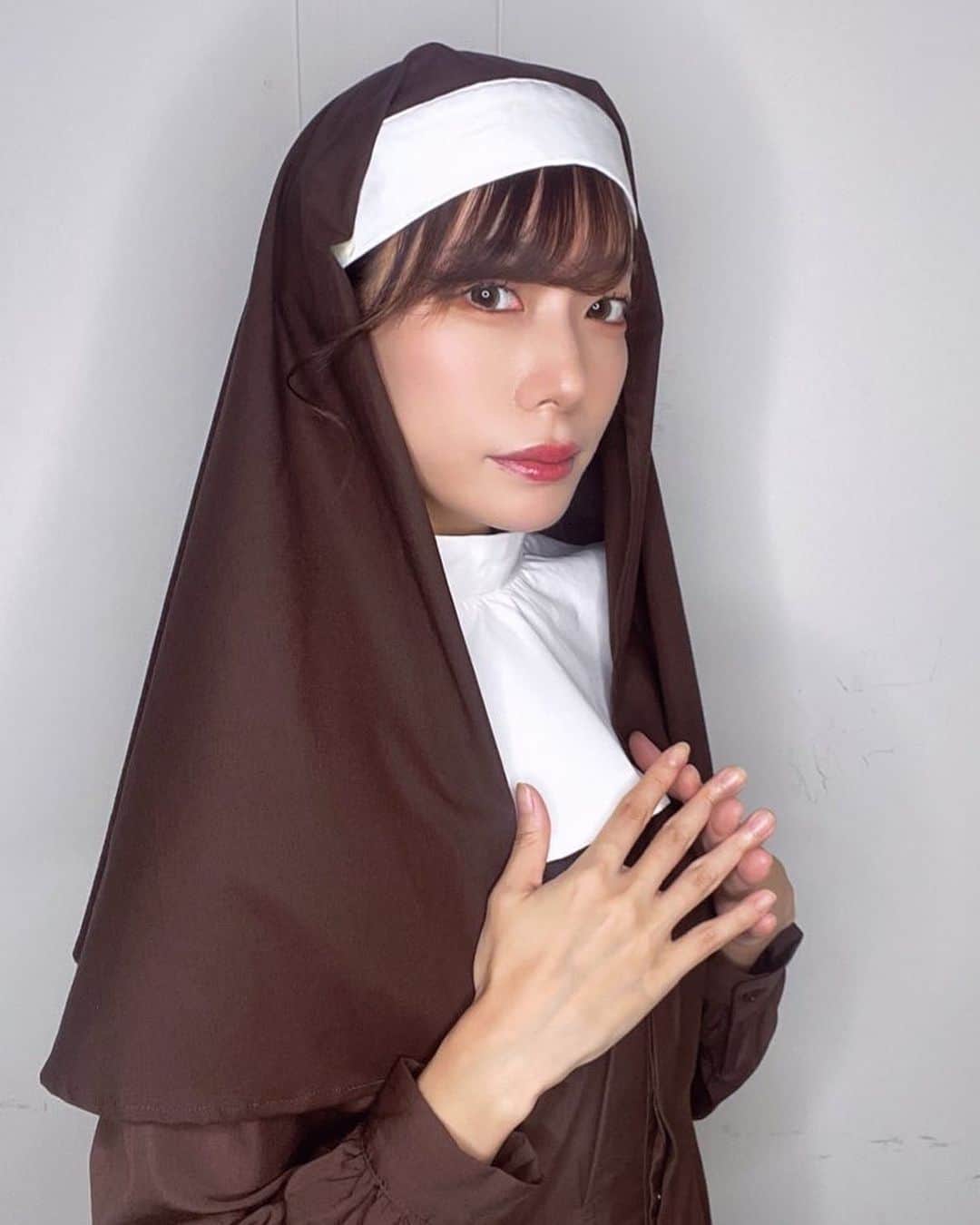 道井悠さんのインスタグラム写真 - (道井悠Instagram)「池尻大橋 中華そば 千乃鶏さん 昆布水つけ麺まだピンと来てないけどその内脳が追いつきそう！  この度所属事務所クロコダイルを離れ、フリーランスとして活動することといたしました。 事務所には心より感謝しております。  変わらず一つ一つのお仕事をひたむきに、楽しく、道井らしく全力で向き合って参ります。 引き続きご指導ご鞭撻の程よろしくお願いいたします。  お仕事のご依頼、お問い合わせはHPお問い合わせフォームよりお願いいたします。 返信が無いなどの場合、XやインスタDMも開いております。 michiiharuka.com  お手紙などの送り先はこちらになります 〒101-0025 東京都千代田区神田佐久間町2-22 秋葉原再開発ビル601 株式会社GiantStep気付 道井悠 michiiharuka.com  気持ちも新たに、お仕事や12月の舞台『Statice』の稽古に励む毎日です。  師走やクリスマスでお忙しいとは思いますが、ぜひ映画を観に来る感覚で劇場に起こしいただければと思います！🪄︎︎✨  プロジェクトリコロ新作公演 舞台『Statice』Side Witch(女性版) (今回同じ脚本同じキャラクターを男性版と女性版で同時期に公演いたします。道井はもちろん女性版の方に出演します！)  道井悠出演日 12/20水19:00 12/22金14:00  12/23土18:00  12/24日12:00 @六行会ホール (新馬場駅から徒歩3分) チケット:6000円  去年道井が主演しました舞台『ライラック』 (人間と魔法使いが契約を結ぶことで強力な力を生み出す世界のライラック魔法学校の物語でした) の前日譚となっています！ 観てくださった方はもちろん、 観てない方ももちろん楽しめる魔法物語となっております！🙇‍♀️ チケットはこちらから  confetti-web.com/Statice (「道井悠」を選択していただければ道井のお知らせを見て来てくださったと分かるのでありがたいです。)  時系列がスターチス→ライラック になってます⏰ スターチスだけでももちろん楽しめるのですが、ライラックを観るとニヤッとできるポイントがたくさんありますのでおすすめです！ なんとYouTubeで24日まで無料公開中✨ そしてライラックがあのフロントウイング様からゲーム化も決定！😆 この勢いでアニメ化もしちゃうかもね？！？ それだけライラックの世界観が魅力があるということですね…！🙌 今ならまだまだ古参になれるのでおすすめです笑😳  お芝居とパチスロをしてる時が1番楽しいので、そんな道井をぜひ見届けに劇場まで足をお運びになっていただければと思います。  ・・・・・・・・・・  人間と魔法使いがまだ争っていた時代 人間達は皆、得体の知れない力を恐れ　神に祈りを捧げた 魔法使い達は皆、種族の誇りのもと　同じ黒を纏っていた だが、一人の若い魔法使いは　赤いコートで空を飛び 一人の若い人間は　祈りをやめ空を見上げた そんな二人が、一人になる  Lilacsシリーズ最新作  《非日常》の中の《日常》を描いた 人間と魔法使い、始まりのストーリー  -side Witch- 黒崎澪 楓  千歳ゆう 栞菜 松尾彩加 柴田茉莉 夢月 星野七茜  道井悠 柳瀬晴日 渚カオリ 比嘉ニッコ  -side Wizard- 山根理輝 谷澤翼  土屋シオン 田中克哉 中川輝己 天野旭陽 佐野遥喜 立澤鎮也  五十嵐雅 古畑恵介 湯本貴大 蜂巣和紀  -Single Cast- 宮下栄治 南名弥 後藤菊之介  夏陽りんこ 波崎彩音 だんしんぐ由衣 こうのゆうか  ＜期間＞ 2023年12月20日 (水) ～2023年12月24日 (日)  ＜公演日・開演時間＞ 12月20日(水) 19:00☆ 12月21日(木) 19:00★ 12月22日(金) 14:00☆ / 19:00★ 12月23日(土) 13:00 ★/ 18:00☆ 12月24日(日) 12:00☆ / 16:30★  ☆-side Witch-（女性メインキャスト版） ★-side Wizard-（男性メインキャスト版） SingleCastは全ての公演に出演いたします。  ※45分前受付開始／30分前開場 ※本編上演時間：約110分予定 ※開演5分前を過ぎると入場できない場合がございます  #舞台 #舞台女優  #舞台俳優  #舞台観劇  #舞台役者  #舞台スターチス #舞台ライラック #声優 #女性声優  #道井悠  #ラーメン #麺スタグラム」12月17日 10時10分 - michiiharuka