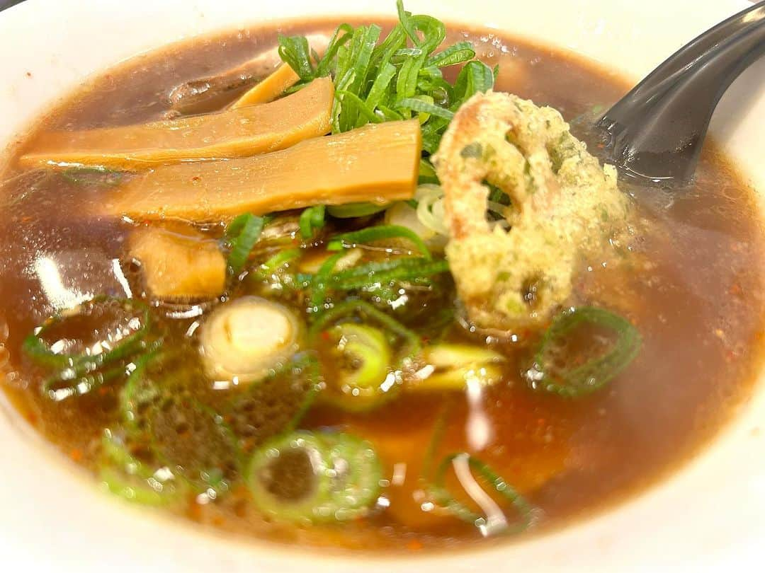 森田展義のインスタグラム：「阪南町2丁目にある 『麺屋まるき（○輝）』なる処で 『中華そば』なるものを食す！  #なる処 #なるもの食し  #nobmorley #吉本新喜劇 #森田展義 #阪南町 #麺屋まるき #中華そば #絶品なるもの #食しログ #2023年最高中華そば #ノミネート #グルメ好きな人と繋がりたい」