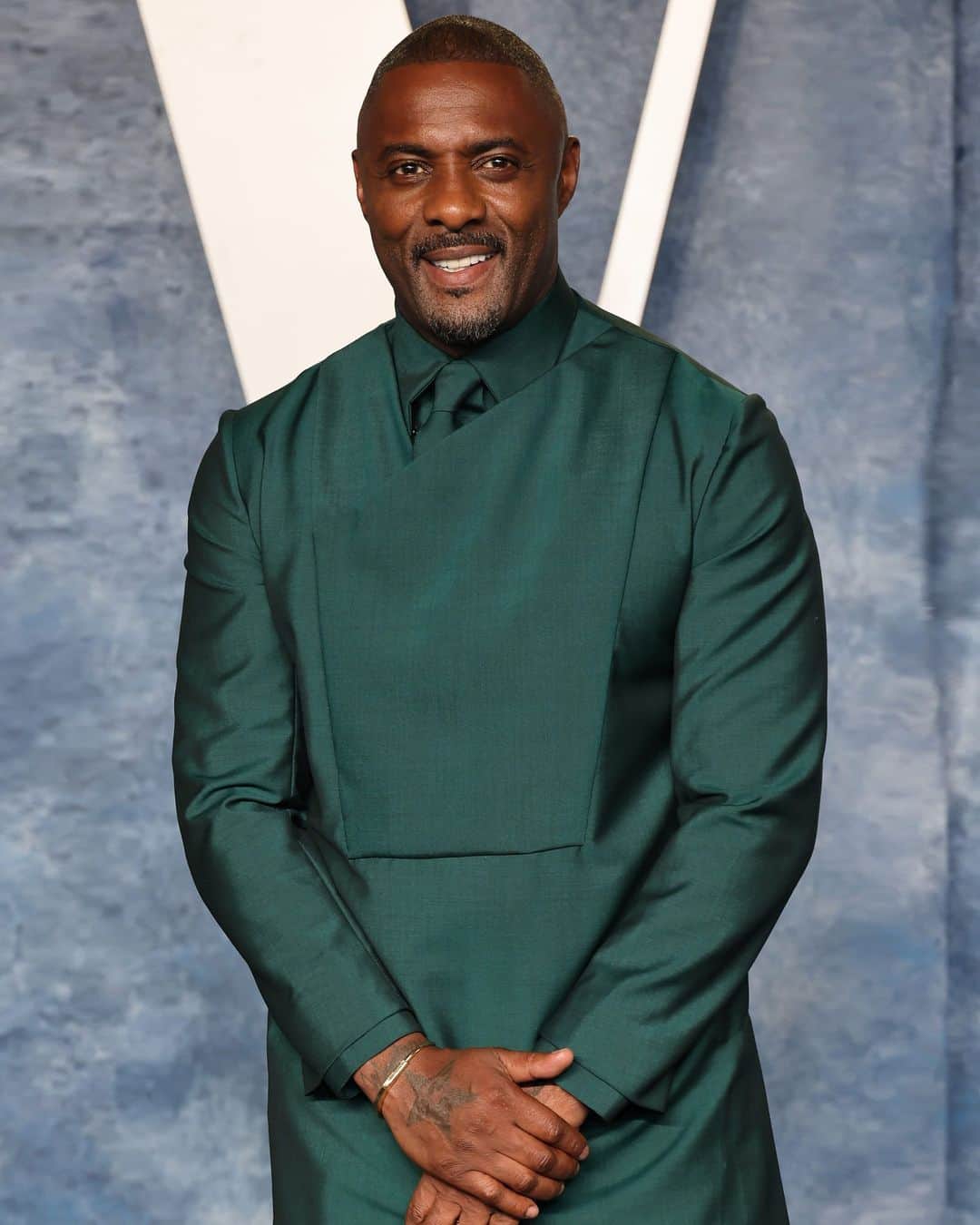 GQのインスタグラム：「At 51, Idris Elba “knows what feels good," which is why he's on a high-protein diet, avoids caffeine, and practices breathwork to chill out his nervous system.   Even though Hollywood was on strike for the bulk of 2023, he’s not letting that get in his way as he looks optimistically into 2024 and beyond. Read more on the actor's real-life diet at the link in bio.」