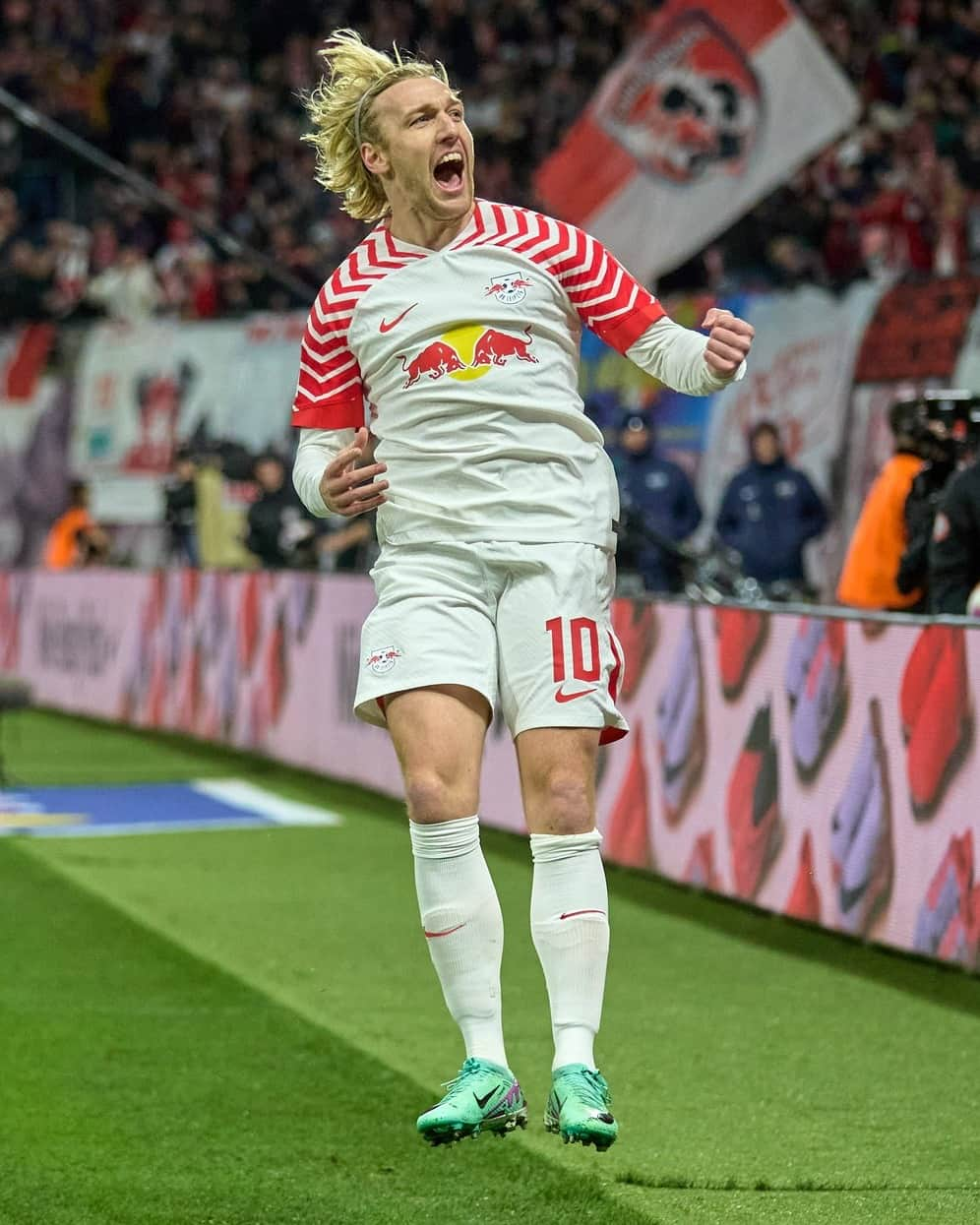 ブンデスリーガのインスタグラム：「A @EForsberg10 appreciation post! 😍  The @RBLeipzig striker nets his 4️⃣0️⃣th #Bundesliga goal! 🥳  #RBLTSG | #MD15」