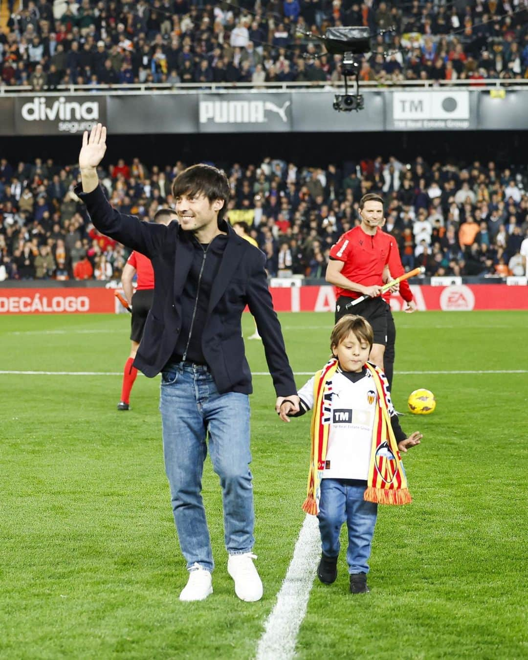 ダビド・シルバのインスタグラム：「‘𝐸𝑙 𝑚𝑎𝑔𝑜’ 🧙‍♂️🥹   #LALIGAEASPORTS #ValenciaBarça」