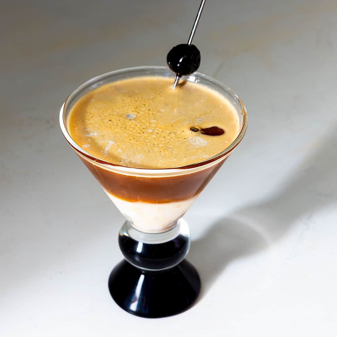 Food & Wineのインスタグラム：「Affogatos and martinis belong together and this recipe is proof! Get the Affogato Martini that might put the espresso variety out of business at the link in bio.   🍸: @corybholt, 📝: @ninafriend 📸: @matt_tg, 🥄: @lucynashsimon」