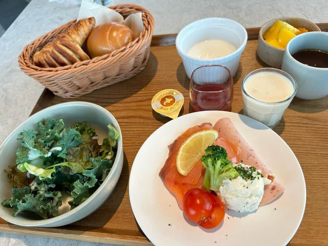 藤原あずささんのインスタグラム写真 - (藤原あずさInstagram)「. 朝は和食派🙋‍♀️ 都ホテルの朝食オイシカタ！！  最近の悩みは、 下剋上球児が今日で最終回を迎えるってこと💭⚾️💚 毎週日曜の私の楽しみが🥲 それにしても楽しみ  #都ホテル博多 #都ホテル  #朝食 #朝食プレート #朝食メニュー #和食」12月17日 11時24分 - fujiwara_azusa510