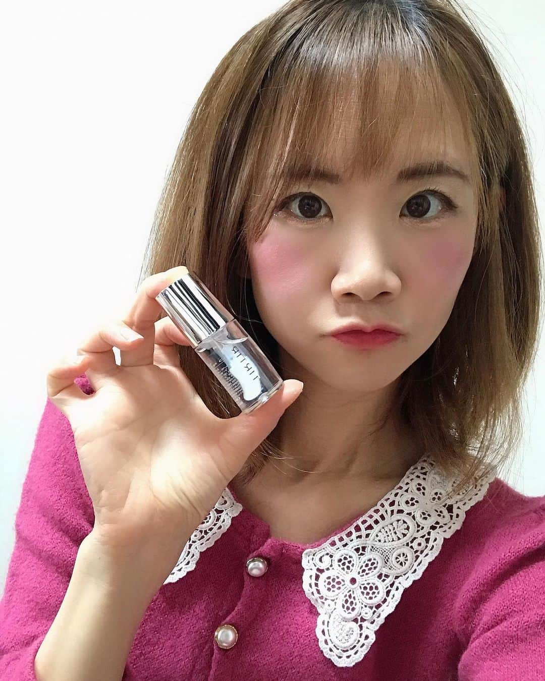 葵のインスタグラム：「今日のメイク💄 こちら使ってます！ イキイキとした唇に仕上げる高保湿ラブリーリップオイル💓 @tirtir_jp_official さま My Glow lip oil ハニーです！ とってもツヤツヤで唇が可愛くなれた💋  #PR#ティルティル#マイグロウリップオイル  #韓国コスメ#おすすめコスメ#リップオイル」