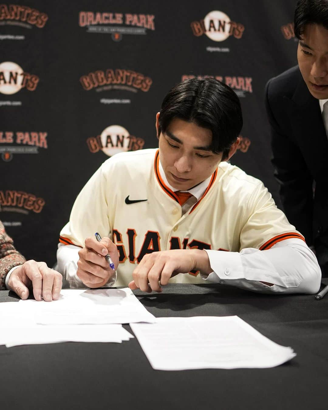 サンフランシスコ・ジャイアンツさんのインスタグラム写真 - (サンフランシスコ・ジャイアンツInstagram)「Jung Hoo’s first visit to Oracle Park was special 🙌」12月17日 6時42分 - sfgiants