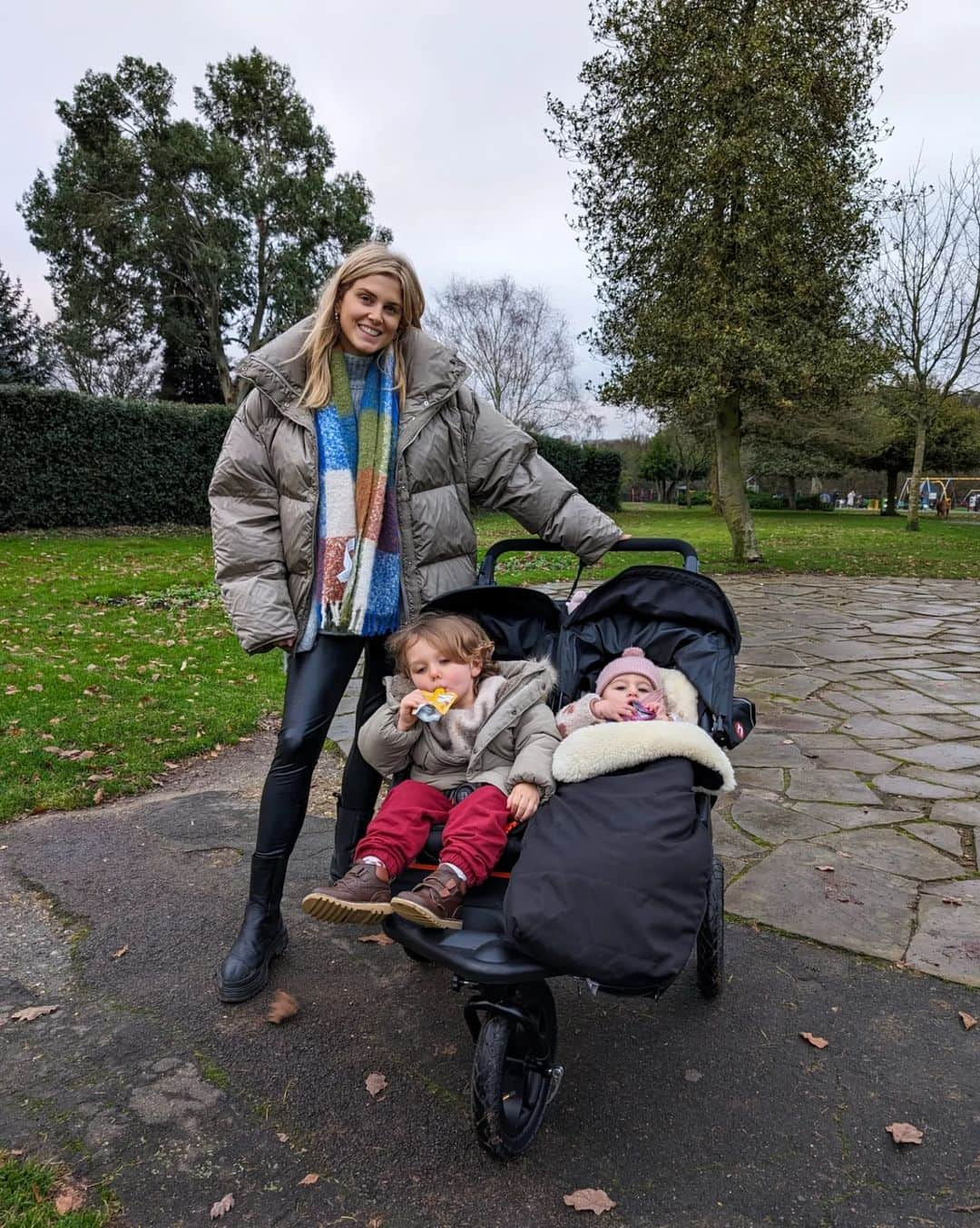 Ashley Jamesさんのインスタグラム写真 - (Ashley JamesInstagram)「I'm sat here feeding my girl on the sofa thinking, wow I've been breastfeeding for 9 months. That's 9 months that my body grew her on the inside and 9 months that I've grown her on the outside. ✨🤱🏼  It's funny how quickly people expect you to be 'back to normal' after having a baby. I feel you get a window where people are sympathetic of the chaos and lack of sleep and breastfeeding... And then you're just expected to do everything as before whilst trying to manage behind the scenes.   It's interesting the difference in raising Alf and Ada with one big during lockdown and one being out of lockdown. It's been so nice getting to do it all again out of lockdown. It makes me even more sad for us, the new mums, that did it alone. But then I think every age group and friend sacrificed so much didn't they? My single friends, my friends having to home school, uni kids. I just feel grateful I've got to experience it a different way, but it's busier. Life feels 1000% faster.   Anyway, just late night meandering 💭  What I was going to say was that today we had a very rare day of having no plans and doing nothing. Tommy's hurt his back so is having to rest. We played, watched movies, I wrapped presents, we wandered to the park.  And it made me realise that since lockdown, I have filled up every single weekend. I fear a weekend of no plans and no people. I have never really been much of a home body - I've always loved adventuring and experiencing new things and being surrounded by people. But I also loved days at home. I think I've developed this worry about it after being forced to be home for so long. But hey, it was ok. Nice actually . Nice to just chill (as much as you can with kids) and get some life/Christmas admin done. ❤️  I wonder if anyone else has found their behaviours have changed since lockdown? Do you feel changed since it? Or did life go back to normal? I feel like it was this big thing we all went through and no one really talks about it anymore.   For me, life is wonderful now, but I still feel like the old Ashley went into lockdown and a new Ashley came out.  Anyway, the old Ashley didn't get late night cuddles with my girl on the sofa. ✨」12月17日 6時36分 - ashleylouisejames