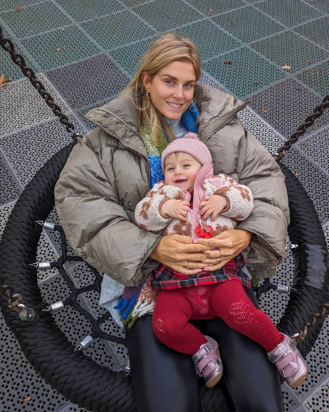 Ashley Jamesさんのインスタグラム写真 - (Ashley JamesInstagram)「I'm sat here feeding my girl on the sofa thinking, wow I've been breastfeeding for 9 months. That's 9 months that my body grew her on the inside and 9 months that I've grown her on the outside. ✨🤱🏼  It's funny how quickly people expect you to be 'back to normal' after having a baby. I feel you get a window where people are sympathetic of the chaos and lack of sleep and breastfeeding... And then you're just expected to do everything as before whilst trying to manage behind the scenes.   It's interesting the difference in raising Alf and Ada with one big during lockdown and one being out of lockdown. It's been so nice getting to do it all again out of lockdown. It makes me even more sad for us, the new mums, that did it alone. But then I think every age group and friend sacrificed so much didn't they? My single friends, my friends having to home school, uni kids. I just feel grateful I've got to experience it a different way, but it's busier. Life feels 1000% faster.   Anyway, just late night meandering 💭  What I was going to say was that today we had a very rare day of having no plans and doing nothing. Tommy's hurt his back so is having to rest. We played, watched movies, I wrapped presents, we wandered to the park.  And it made me realise that since lockdown, I have filled up every single weekend. I fear a weekend of no plans and no people. I have never really been much of a home body - I've always loved adventuring and experiencing new things and being surrounded by people. But I also loved days at home. I think I've developed this worry about it after being forced to be home for so long. But hey, it was ok. Nice actually . Nice to just chill (as much as you can with kids) and get some life/Christmas admin done. ❤️  I wonder if anyone else has found their behaviours have changed since lockdown? Do you feel changed since it? Or did life go back to normal? I feel like it was this big thing we all went through and no one really talks about it anymore.   For me, life is wonderful now, but I still feel like the old Ashley went into lockdown and a new Ashley came out.  Anyway, the old Ashley didn't get late night cuddles with my girl on the sofa. ✨」12月17日 6時36分 - ashleylouisejames