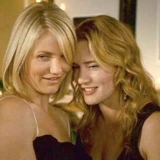 ベッツィジョンソンのインスタグラム：「Saturday night mood 👯」