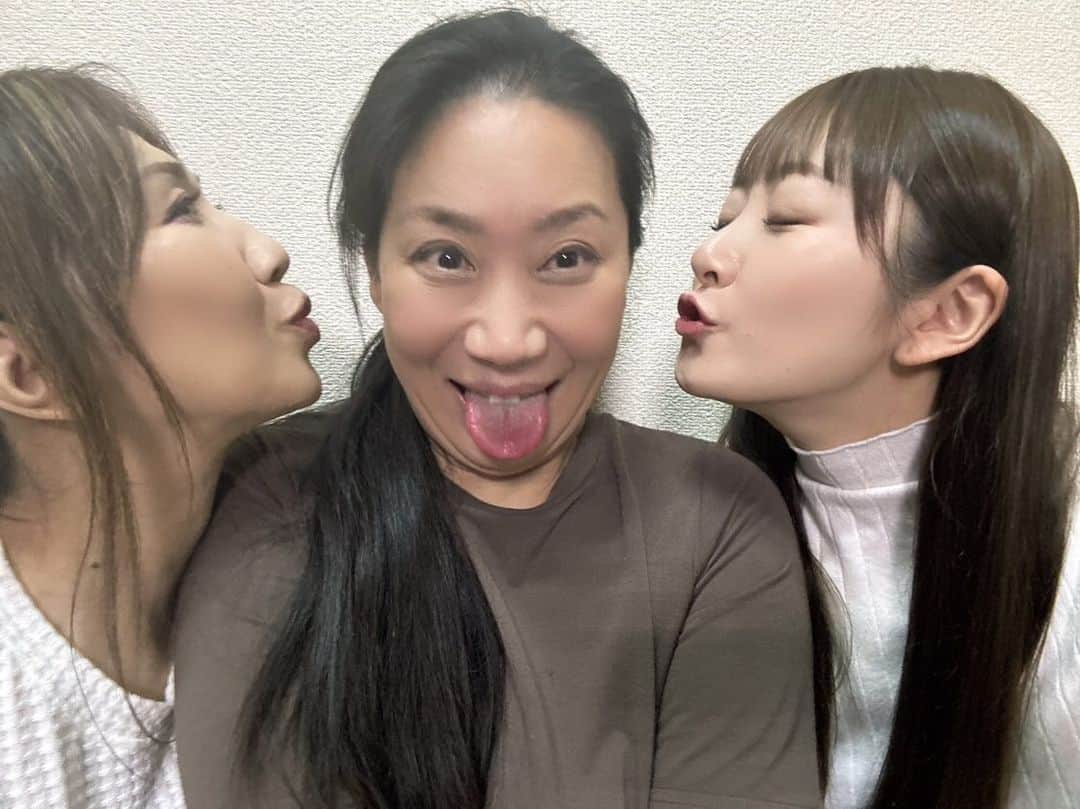 伊織涼子さんのインスタグラム写真 - (伊織涼子Instagram)「クルーズ後は かおちゃんと合流して  居酒屋へ❤️  #東京家族  #伊織涼子 ママ #島津かおる パパ笑 #青空ひかり 次女」12月17日 7時54分 - ryouko178