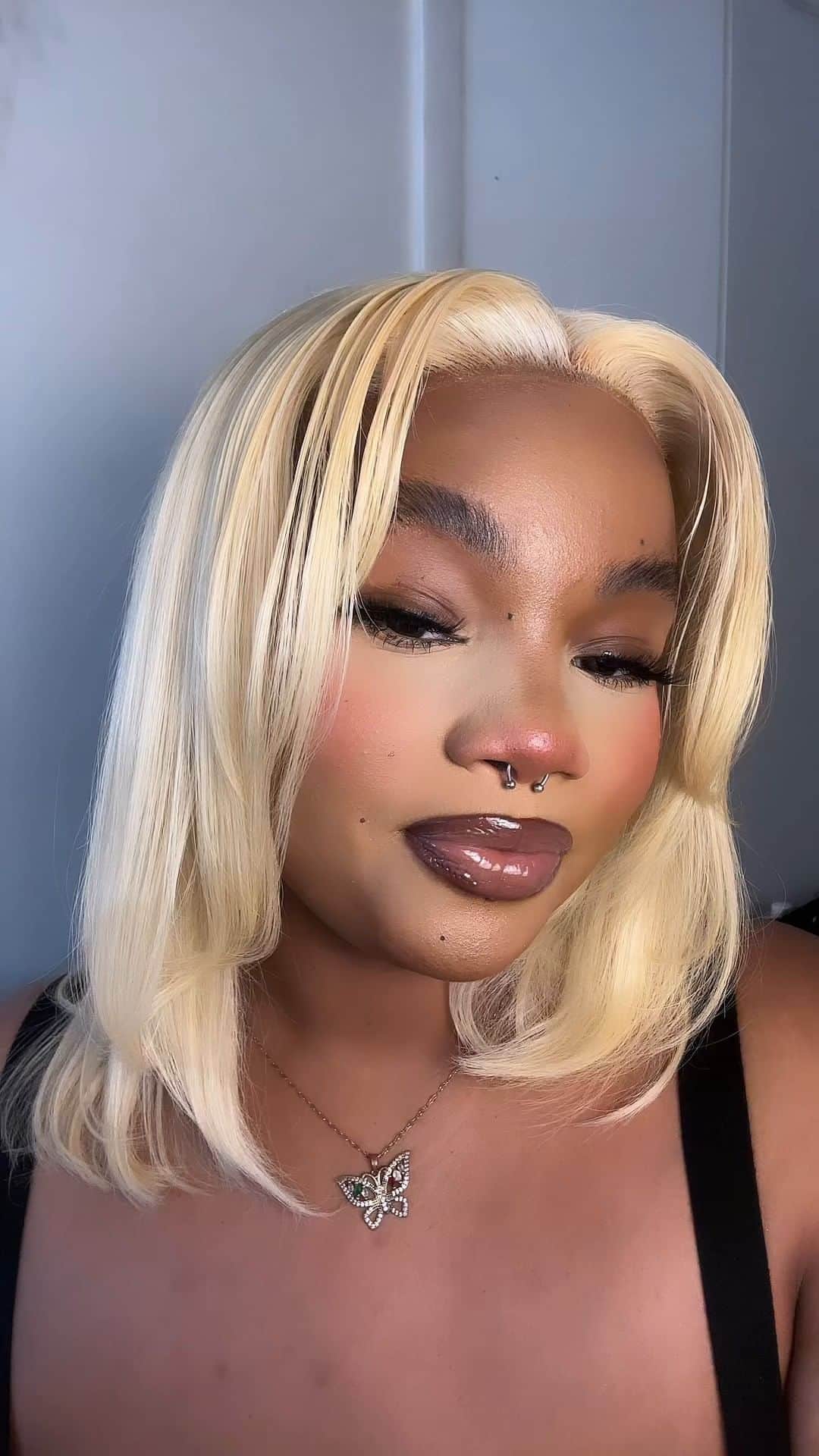NYX Cosmeticsのインスタグラム：「ya’ll better get ur hands on our limited edition Butter Gloss Beneath The Wreath💋 😚❄️ #nyxcosmetics #nyxprofessionalmakeup #holidaycollection #falalalaland #veganformula #crueltyfree」