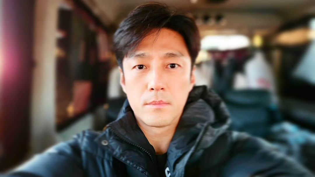 チ・ジニさんのインスタグラム写真 - (チ・ジニInstagram)「@ikkle_entertainment #가족x멜로 #출근」12月17日 8時29分 - actor_jijinhee