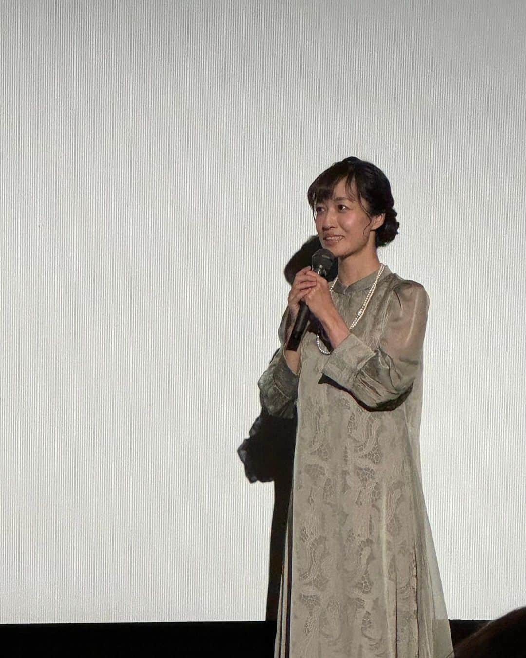 及川奈央さんのインスタグラム写真 - (及川奈央Instagram)「昨日は、映画 #心のありか 2日目をご鑑賞くださった皆様、ありがとうございました。  本日は15:20からの上映です。お間違えのないようお気をつけください。  この作品を通して、傍に居てくれる人を大切に想っていただけたら幸せです❁*.ﾟ  尚、次の舞台挨拶登壇は12/25(月)を予定しております。 またお時間はお知らせしますが、クリスマスらしくちょっとしたイベントもあるようなので、是非お待ちしております！」12月17日 9時16分 - naooikawa